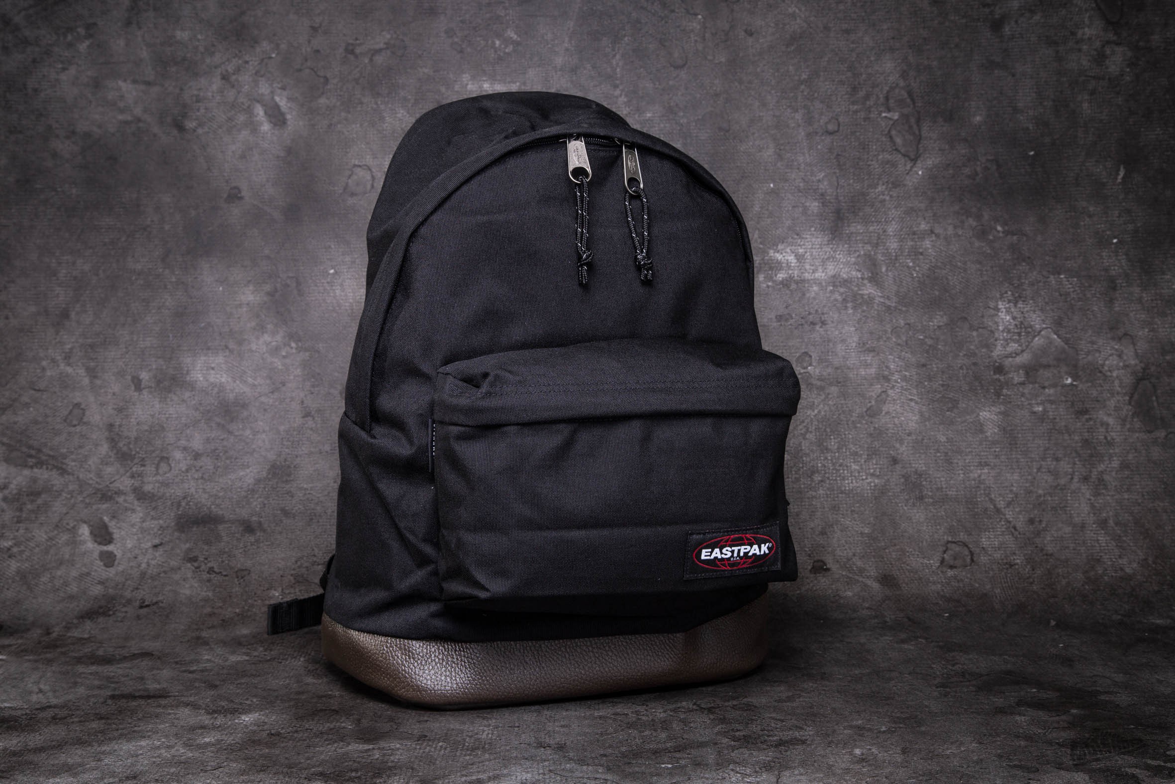 Eastpak wyoming hot sale black