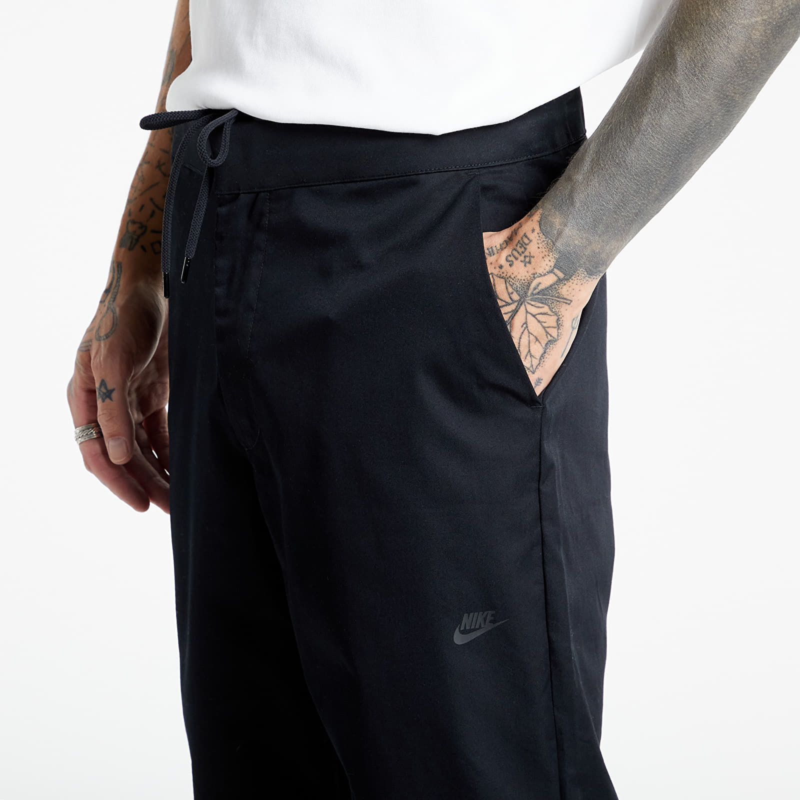 Housut Nike Sportswear Style Essentials M Woven Unlined Sneaker Pants Black/ Sail/ Ice Silver/ Black