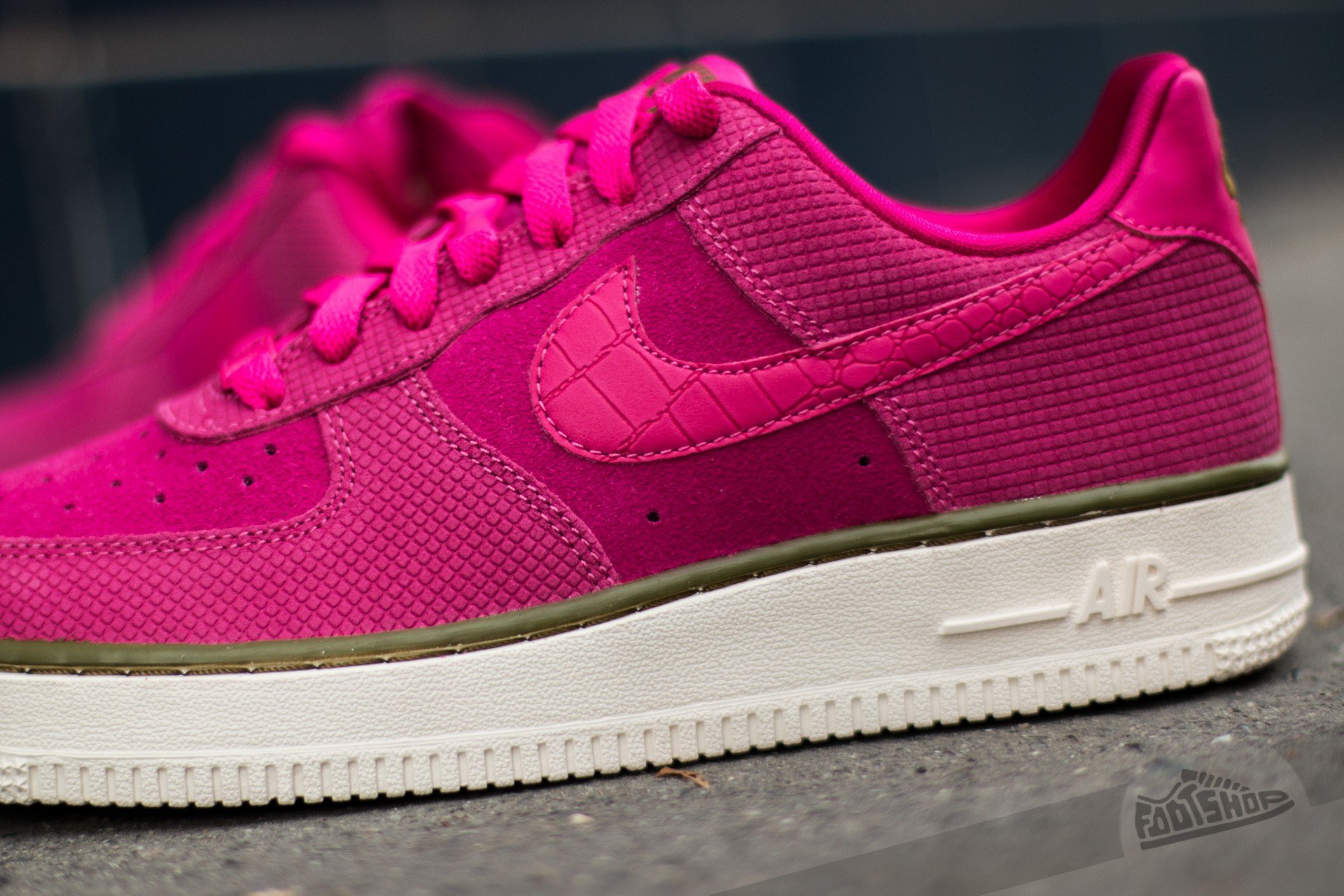 Damen Sneaker und Schuhe Nike Wmns Air Force 1 '07 Suede Vivid Pink/ Vivid Pink- Sale- Dark Ldn