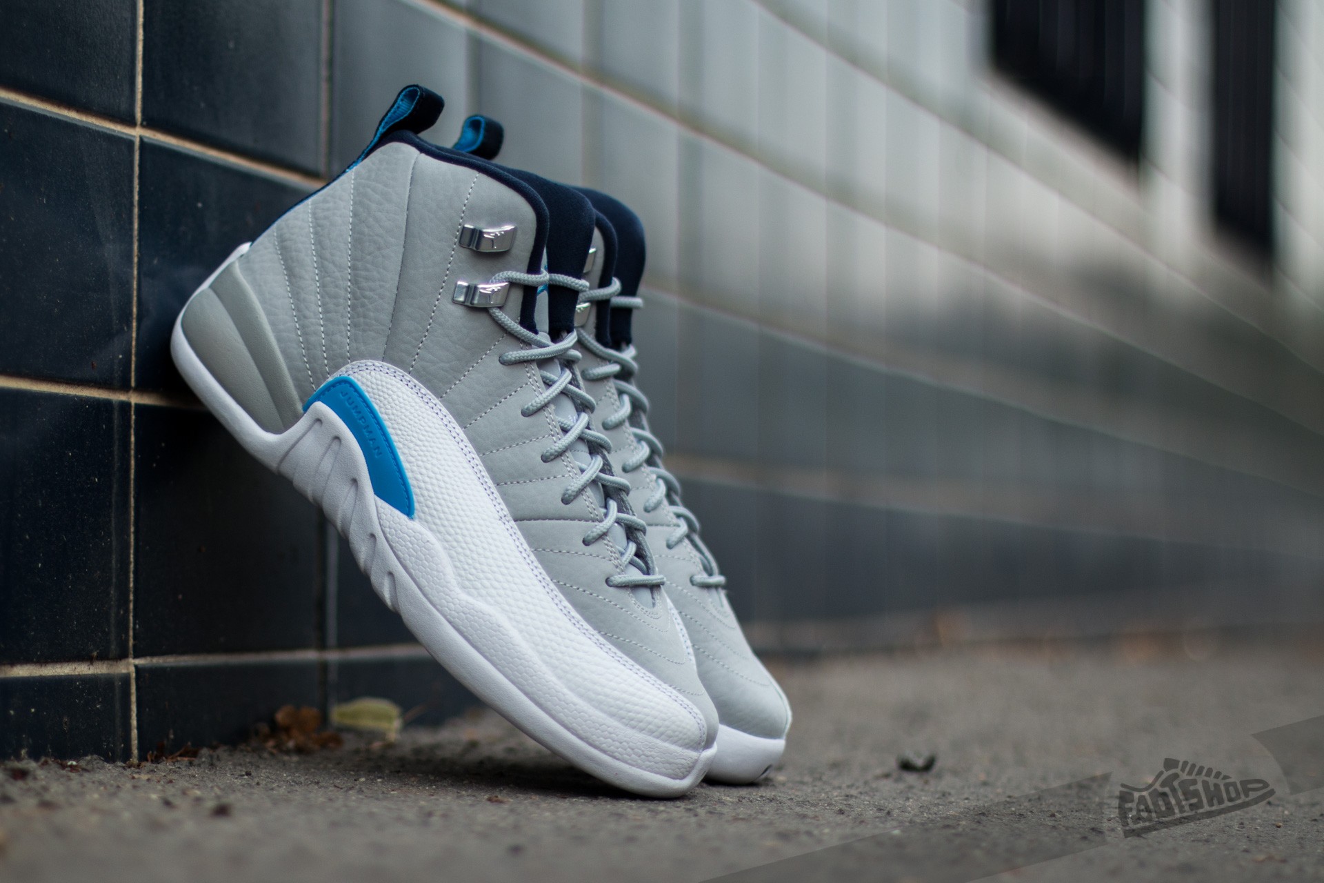 Retro 12 2025 gris