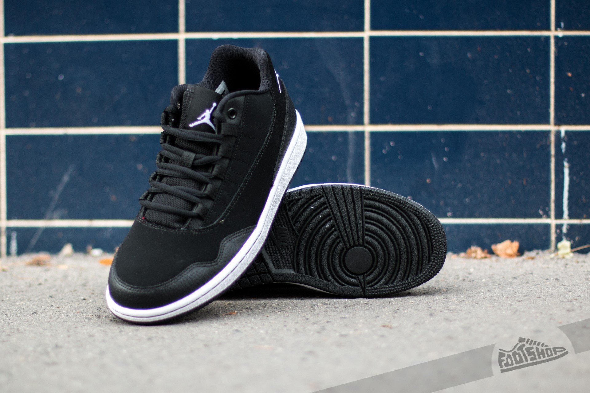 Jordan executive low black store