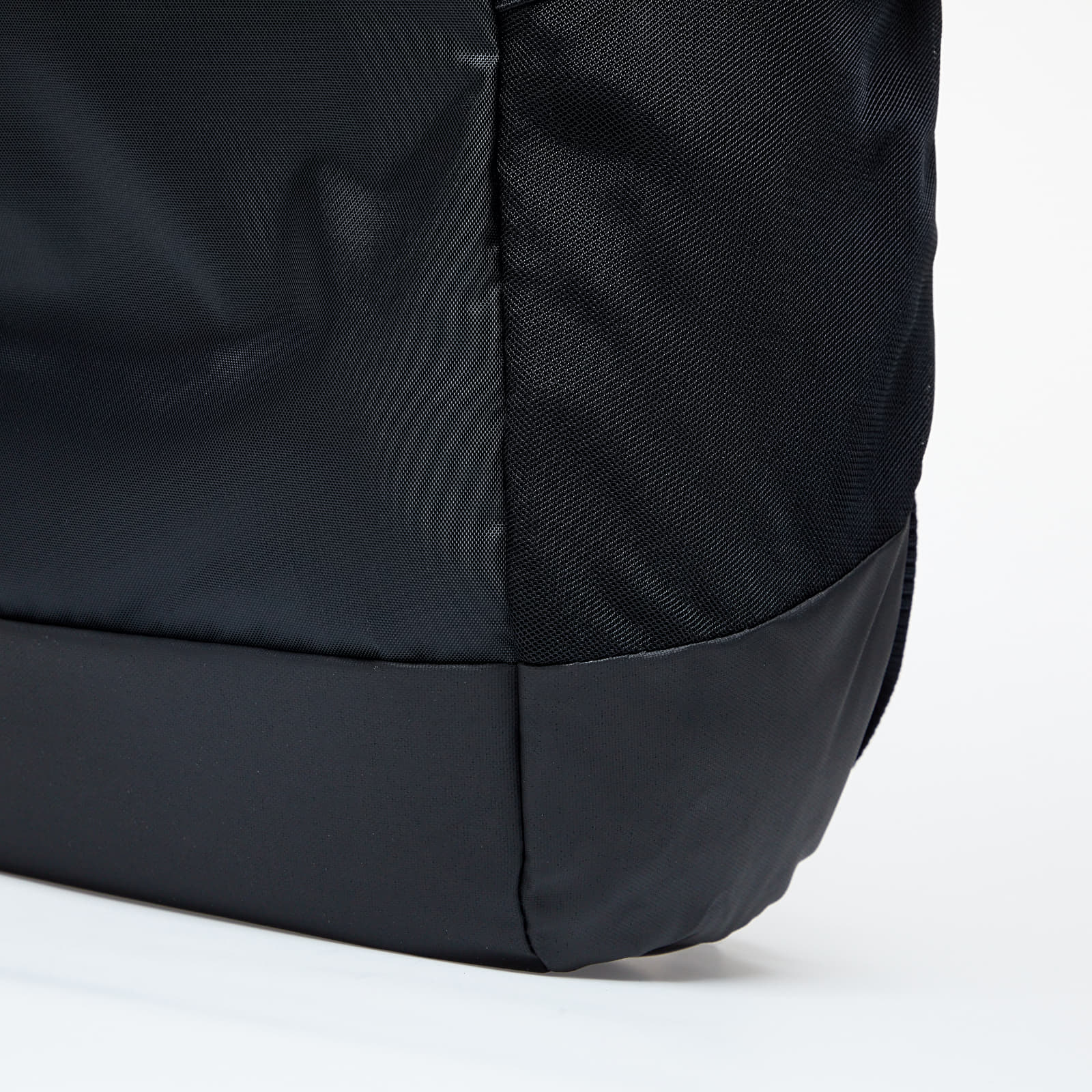 Nahrbtniki  Nike Sportswear Essentials Backpack Black/ Iron Grey/ White