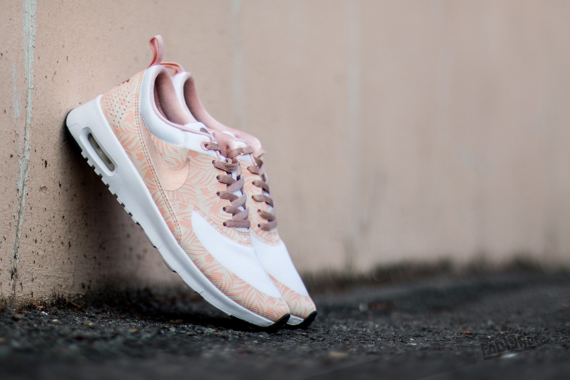 Nike thea print deals