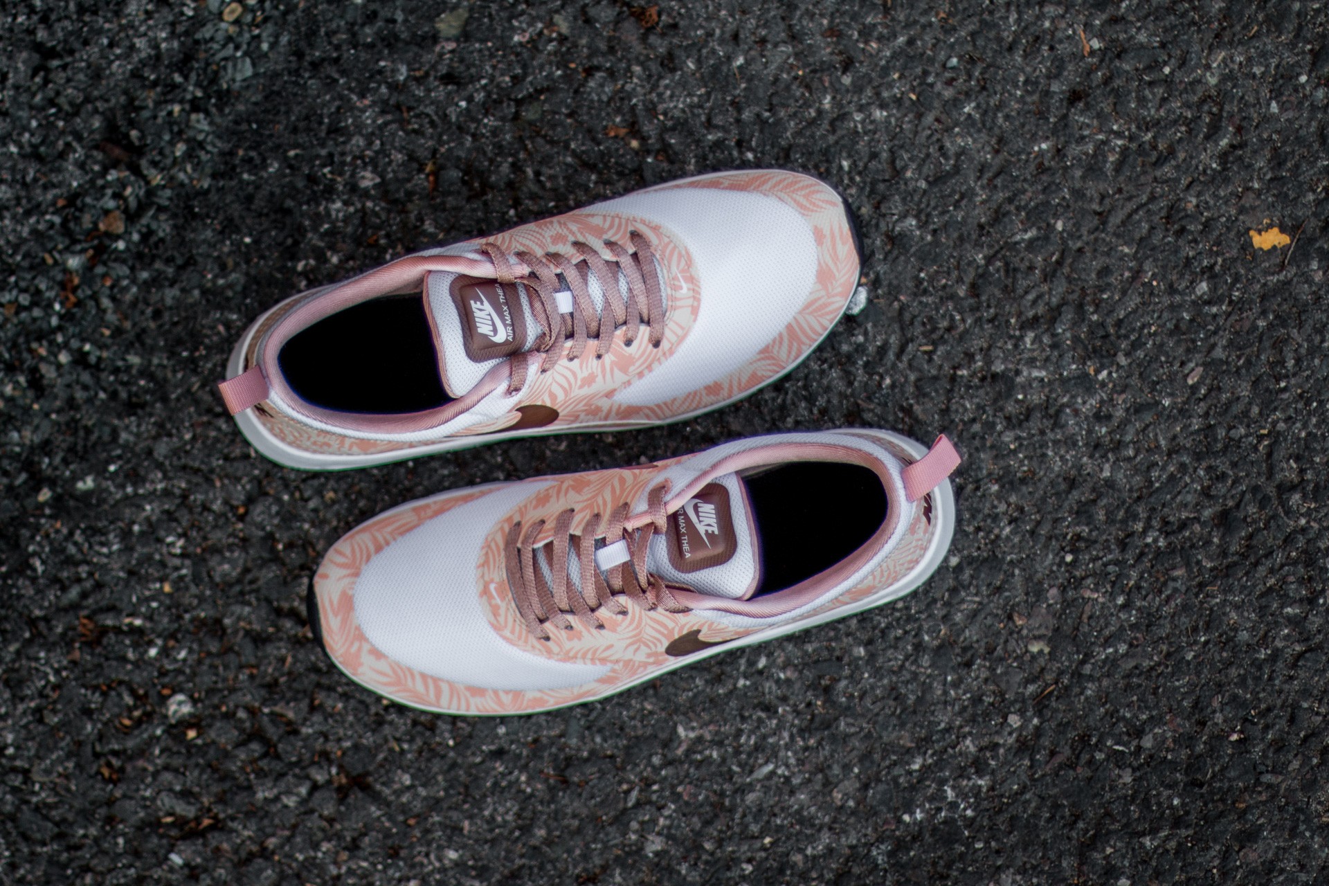 Women s shoes Nike Air Max Thea Print GS White Metallic Red