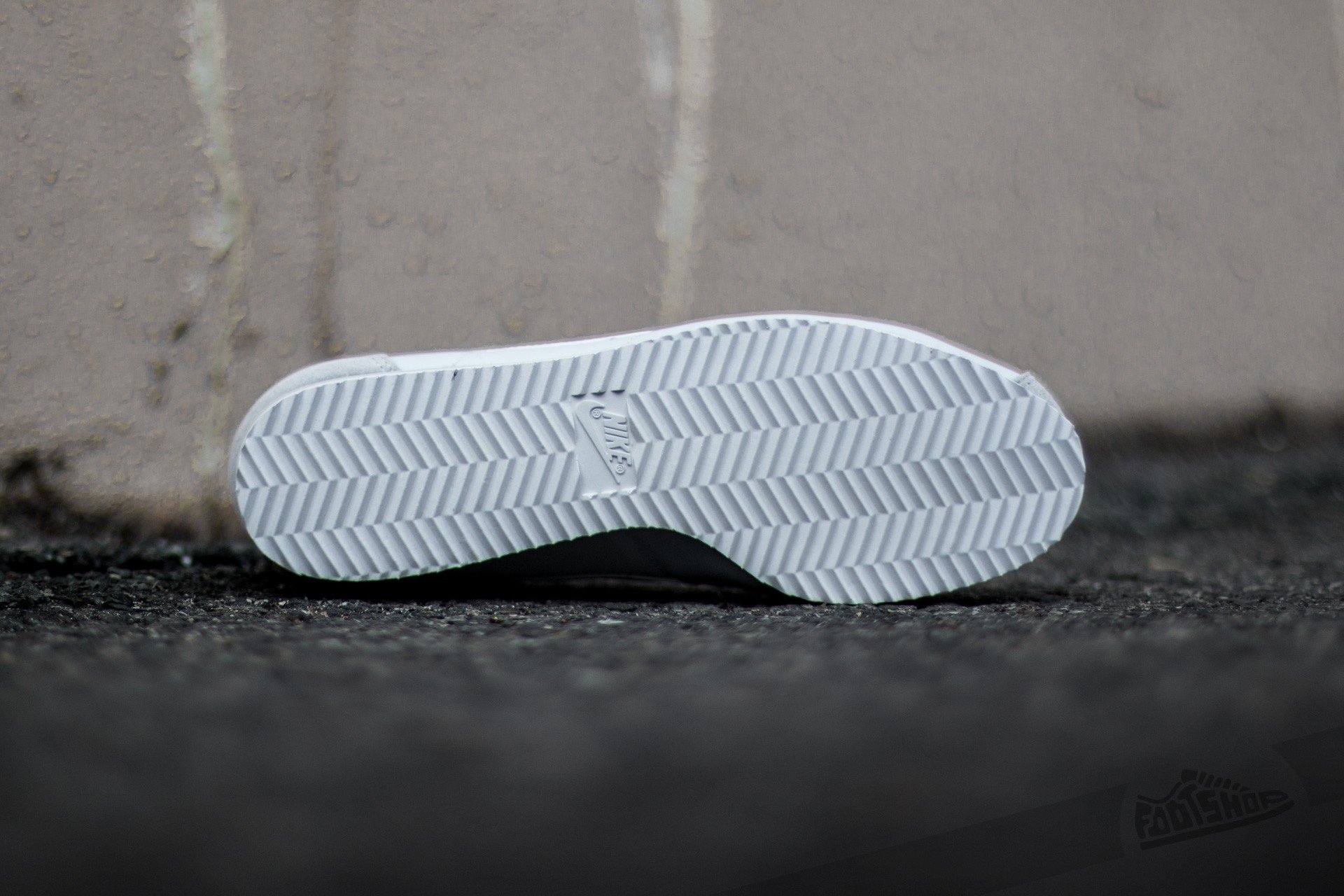 Nike classic cortez nylon sale premium women pure platinum white