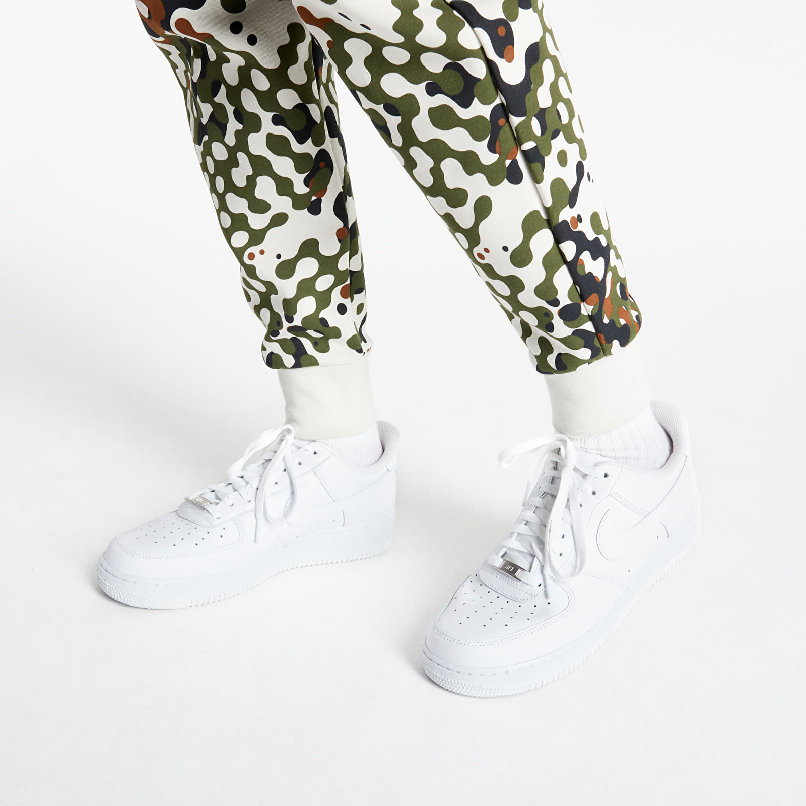 Pants Nike Sportswear Tech Fleece M Joggers Rough Green/ Light Bone/ Black