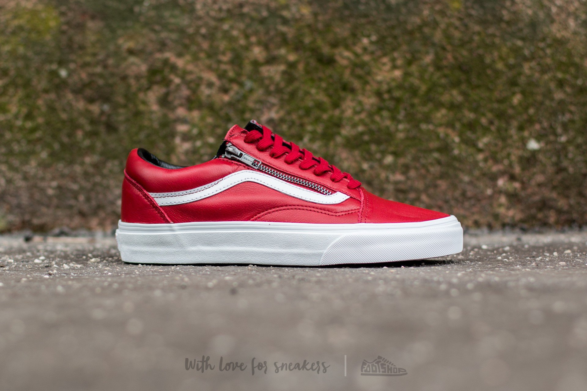 Vans old sale skool zip red
