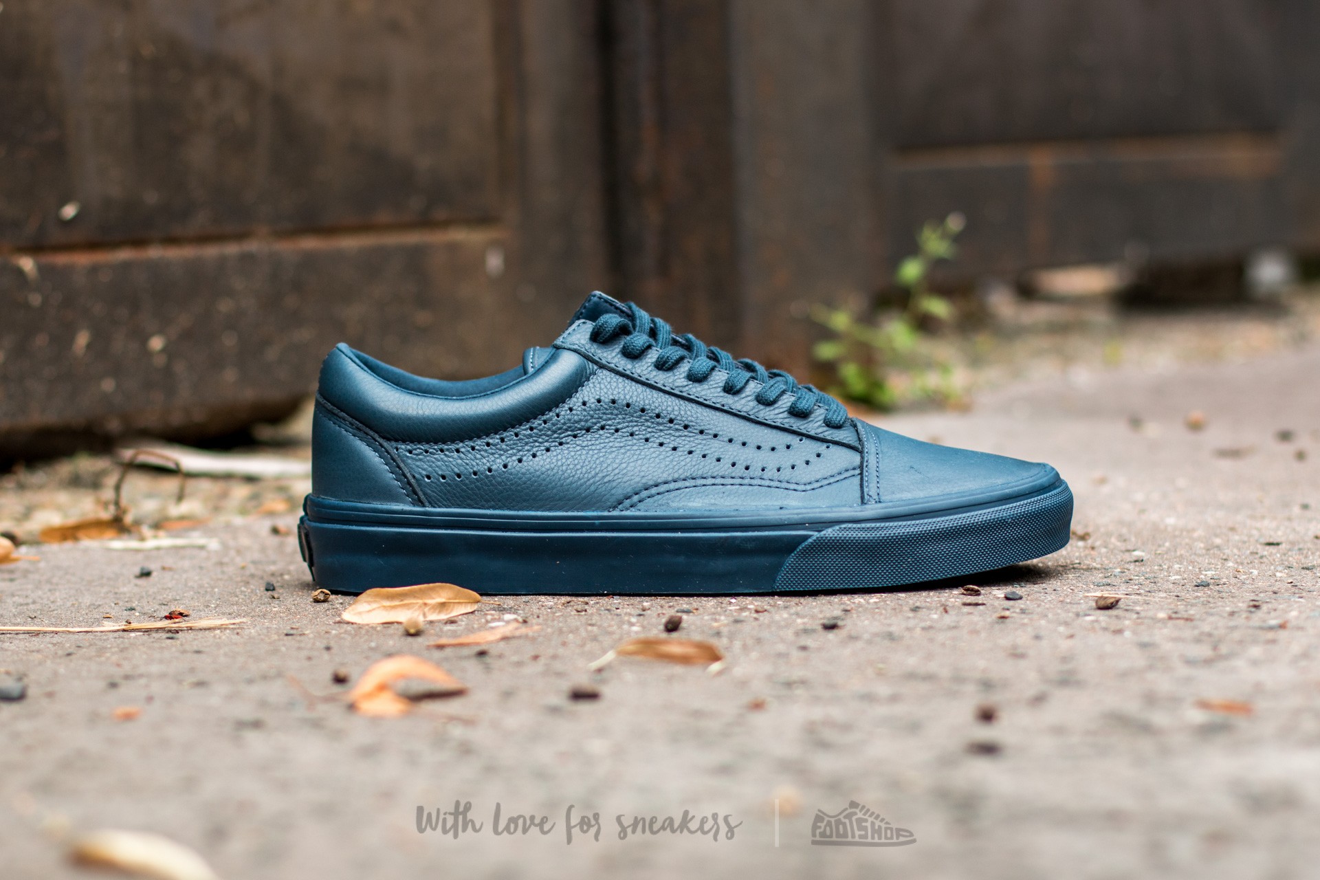 Vans authentic midnight navy top