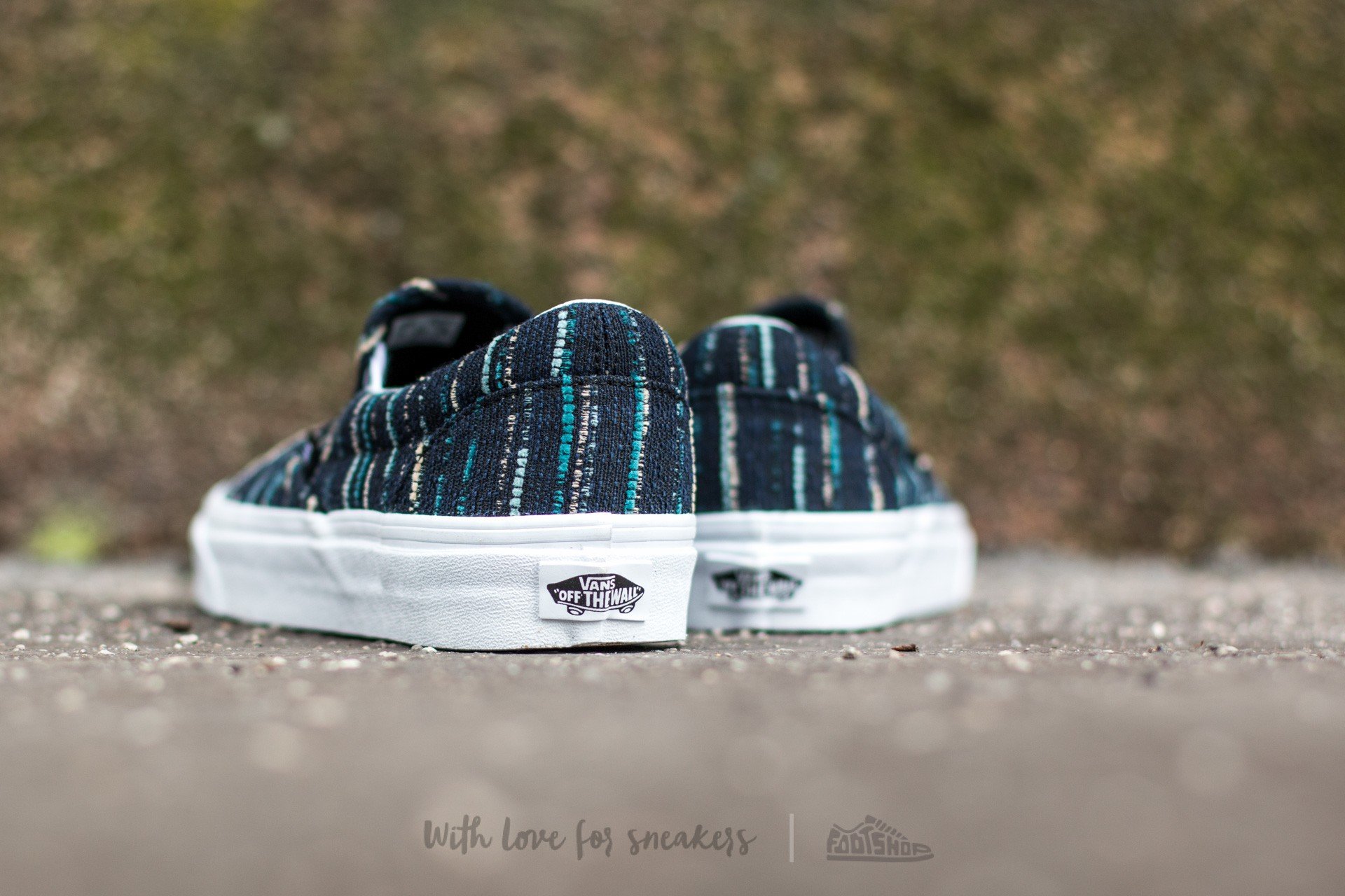 Women s shoes Vans Classic Slip On Italian Weave Black Multi