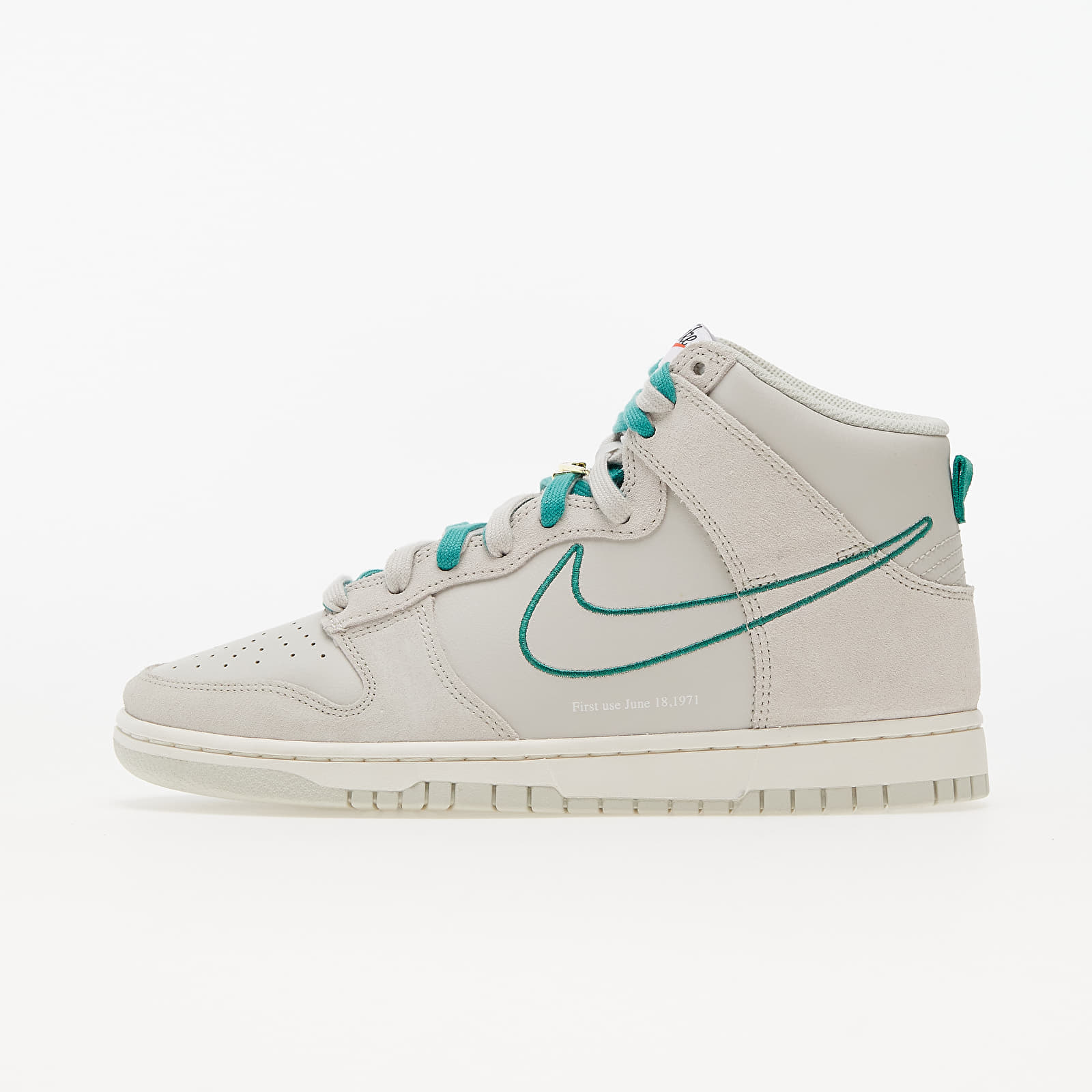 Men s shoes Nike Dunk High SE Light Bone Green Noise Light Bone Sail Footshop