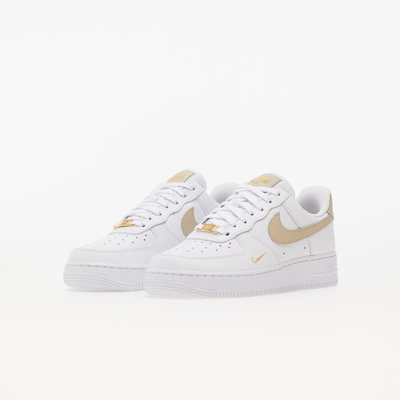 Nike air force 1 07 essential white hotsell