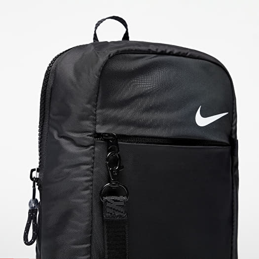 nike sportswear essentials 