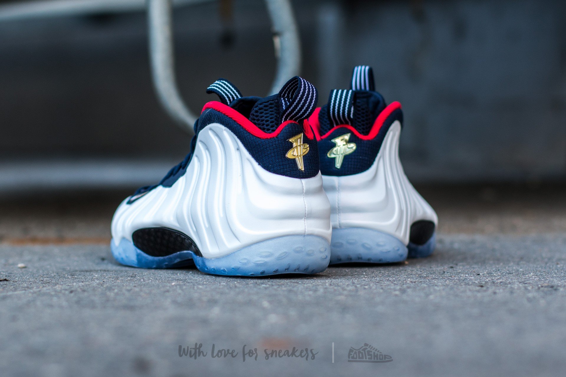 Moški čevlji Nike Air Foamposite One Premium Obidian/ White-University Red-Metallic Gold