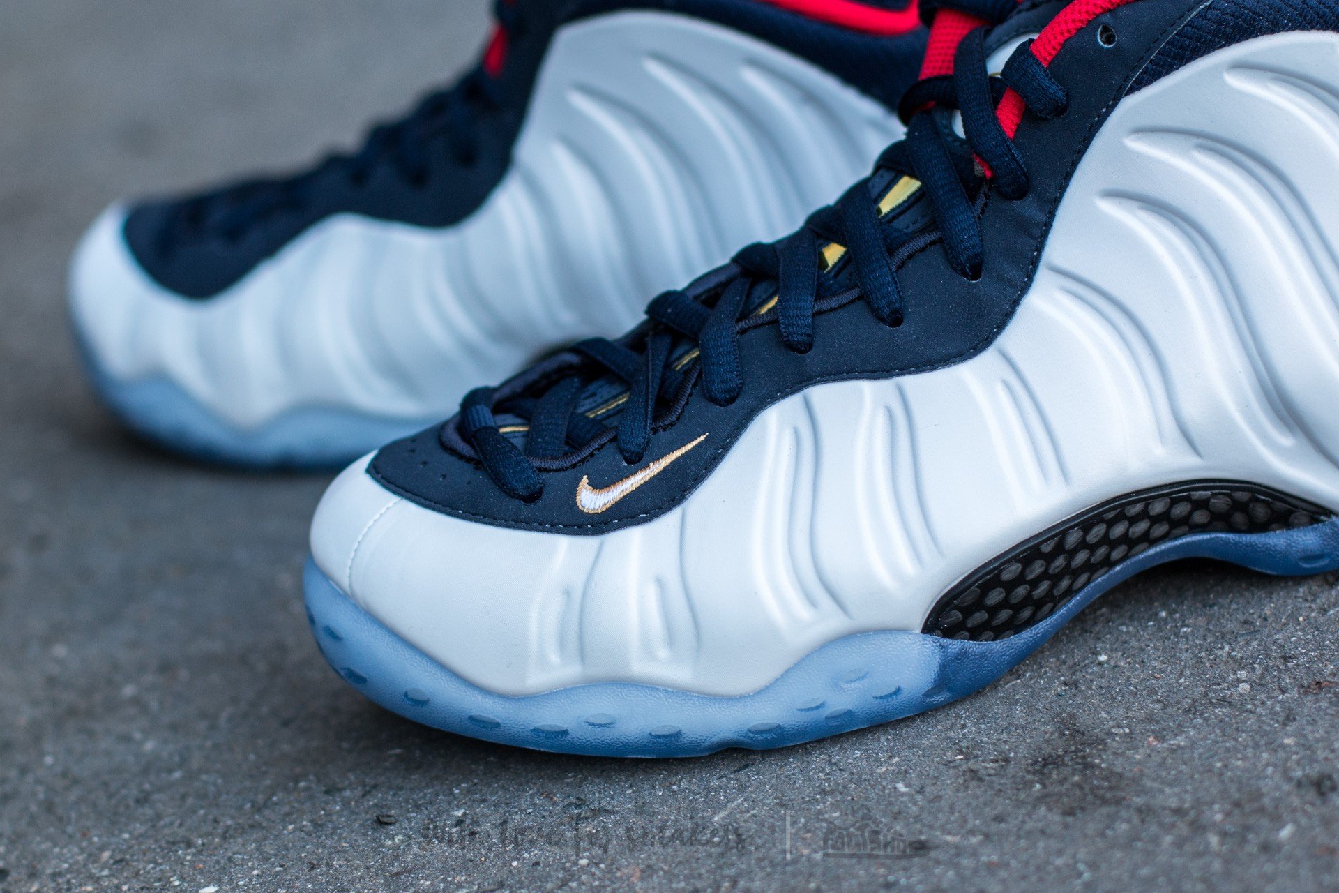 Moški čevlji Nike Air Foamposite One Premium Obidian/ White-University Red-Metallic Gold