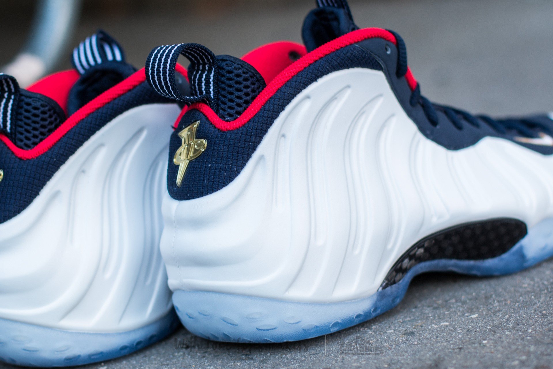 Moški čevlji Nike Air Foamposite One Premium Obidian/ White-University Red-Metallic Gold