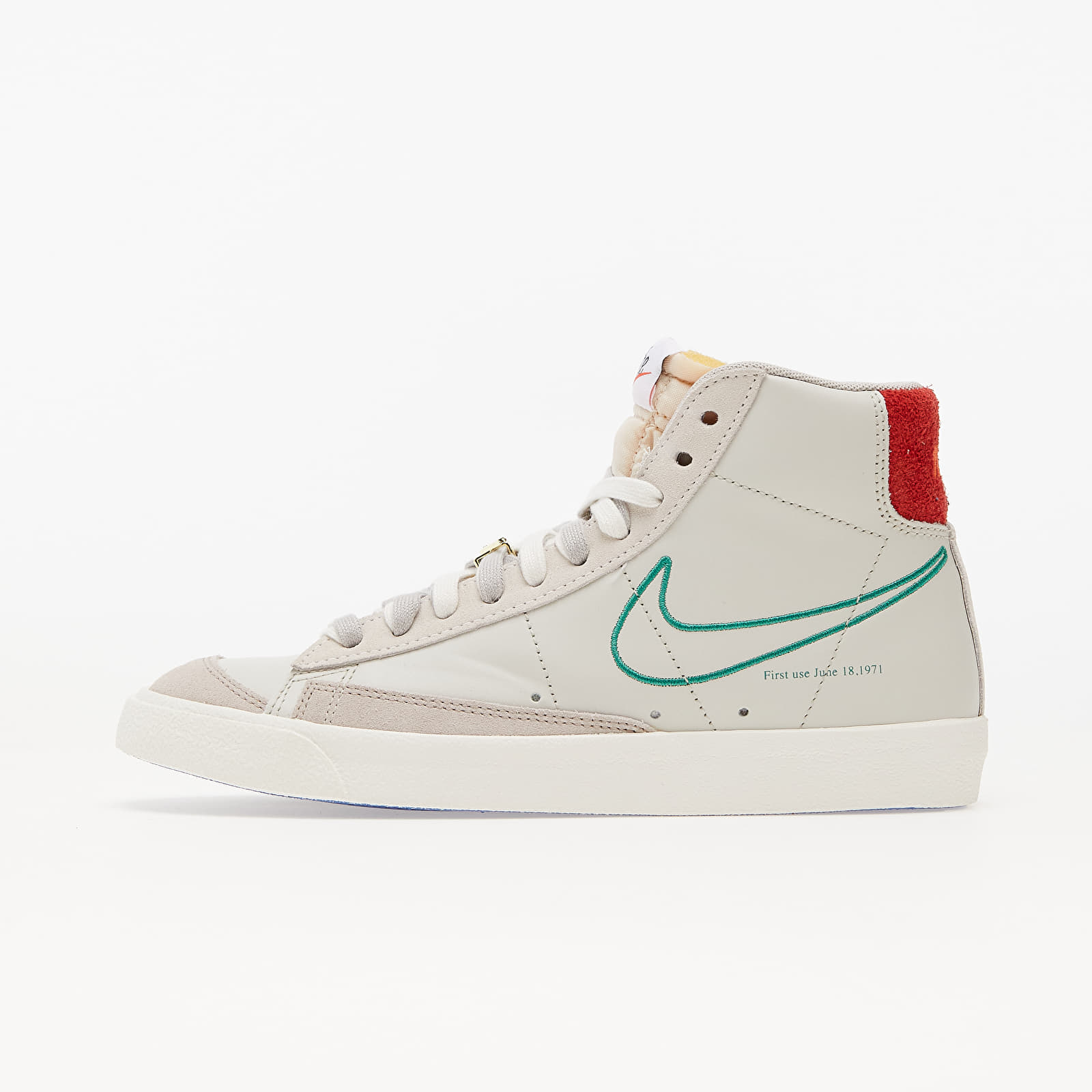 Moteriška avalynė Nike W Blazer Mid '77 SE Light Bone/ Green Noise-Cream II-Sail
