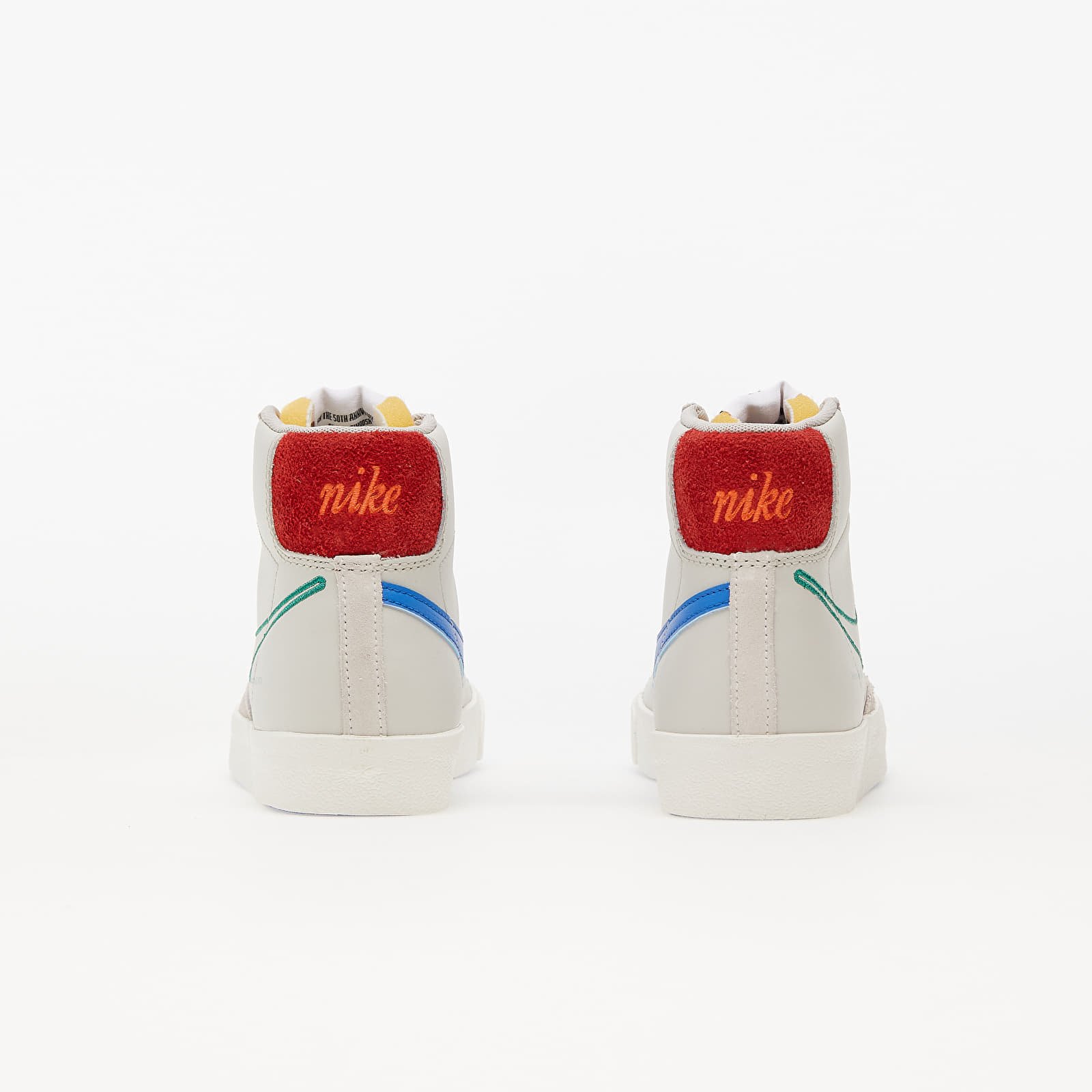 Moteriška avalynė Nike W Blazer Mid '77 SE Light Bone/ Green Noise-Cream II-Sail
