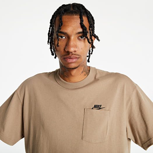 Black and tan nike shirt shop