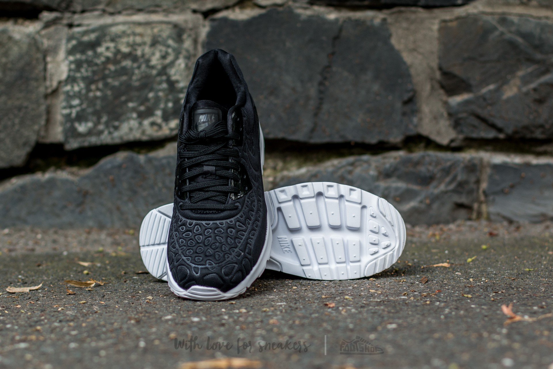 Moteriška avalynė Nike Wmns Air Max 90 Ultra Plush Black/ Black-White