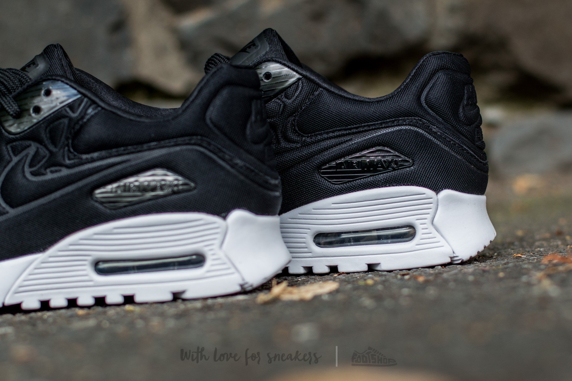 Moteriška avalynė Nike Wmns Air Max 90 Ultra Plush Black/ Black-White