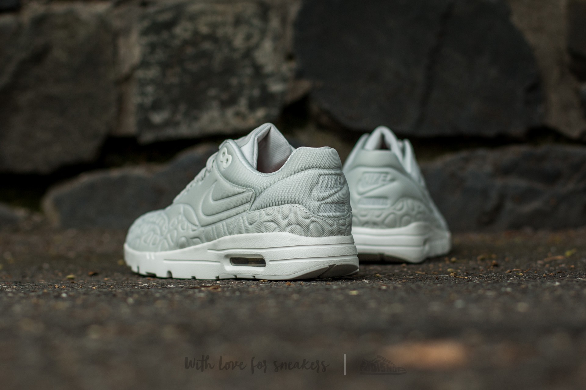 Nike air max 1 ultra plush light bone sales