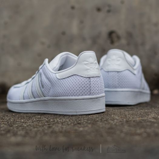 adidas superstars triple white