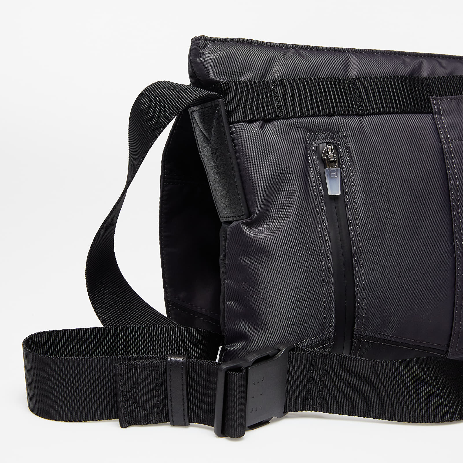 Crossbody bags McQ I1-8 Crossbody Reconstru Black/Cat-Lap