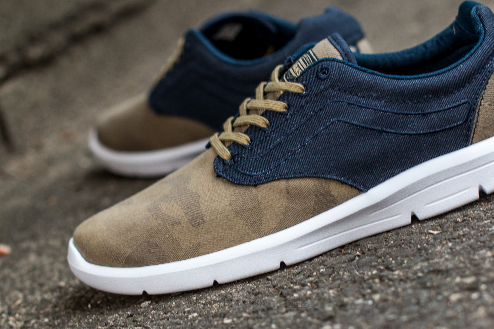 Men s shoes Vans Iso 1.5 Camo Textile Olive Night Footshop