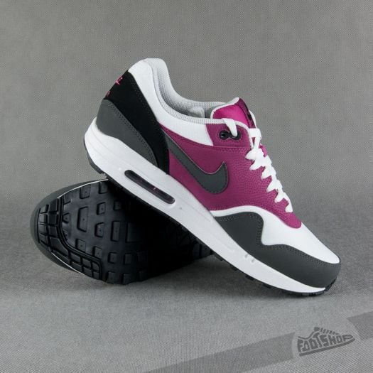 Magenta nike air max hotsell