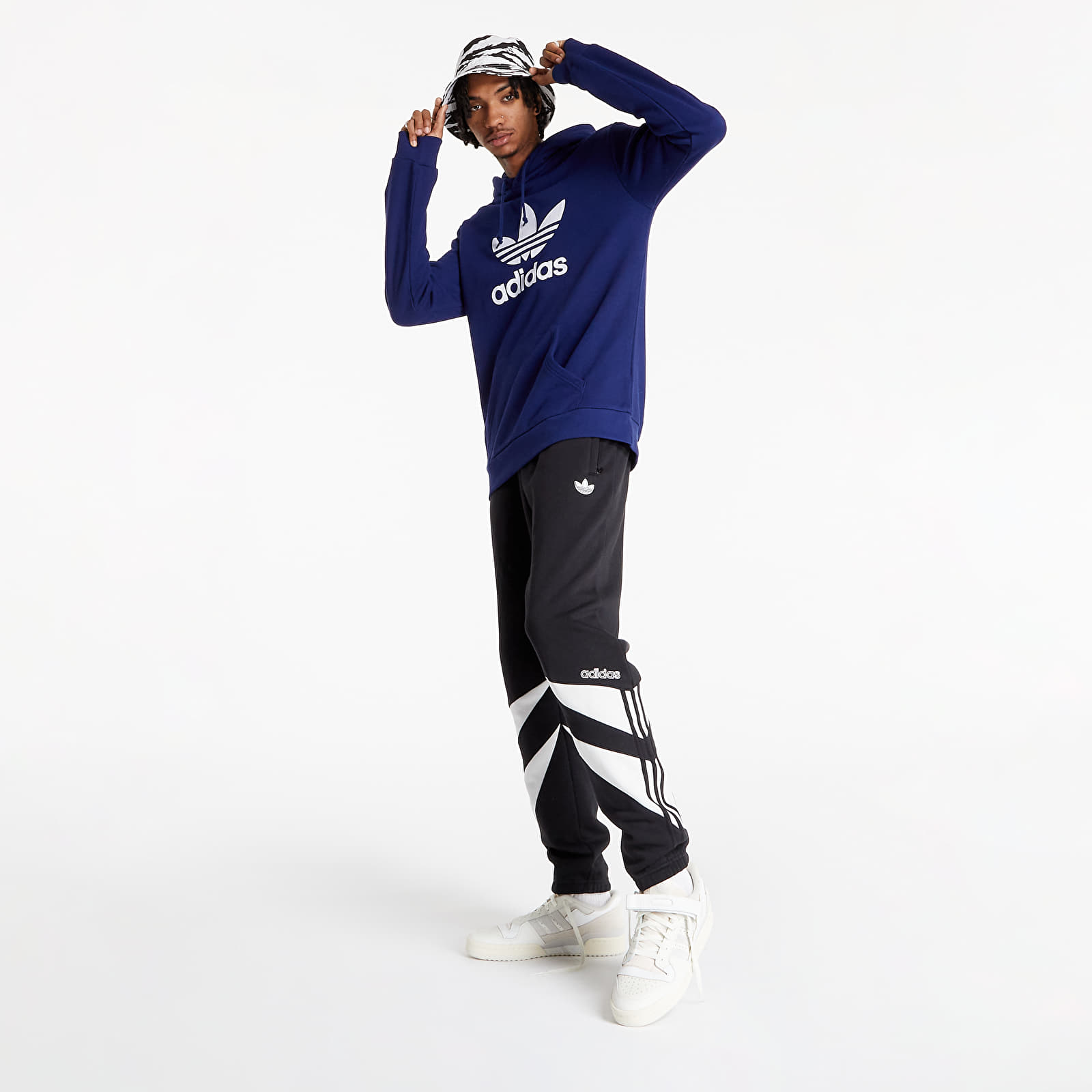 Sweatjacken und Sweatshirts adidas Trefoil Hoody Night Sky/ White