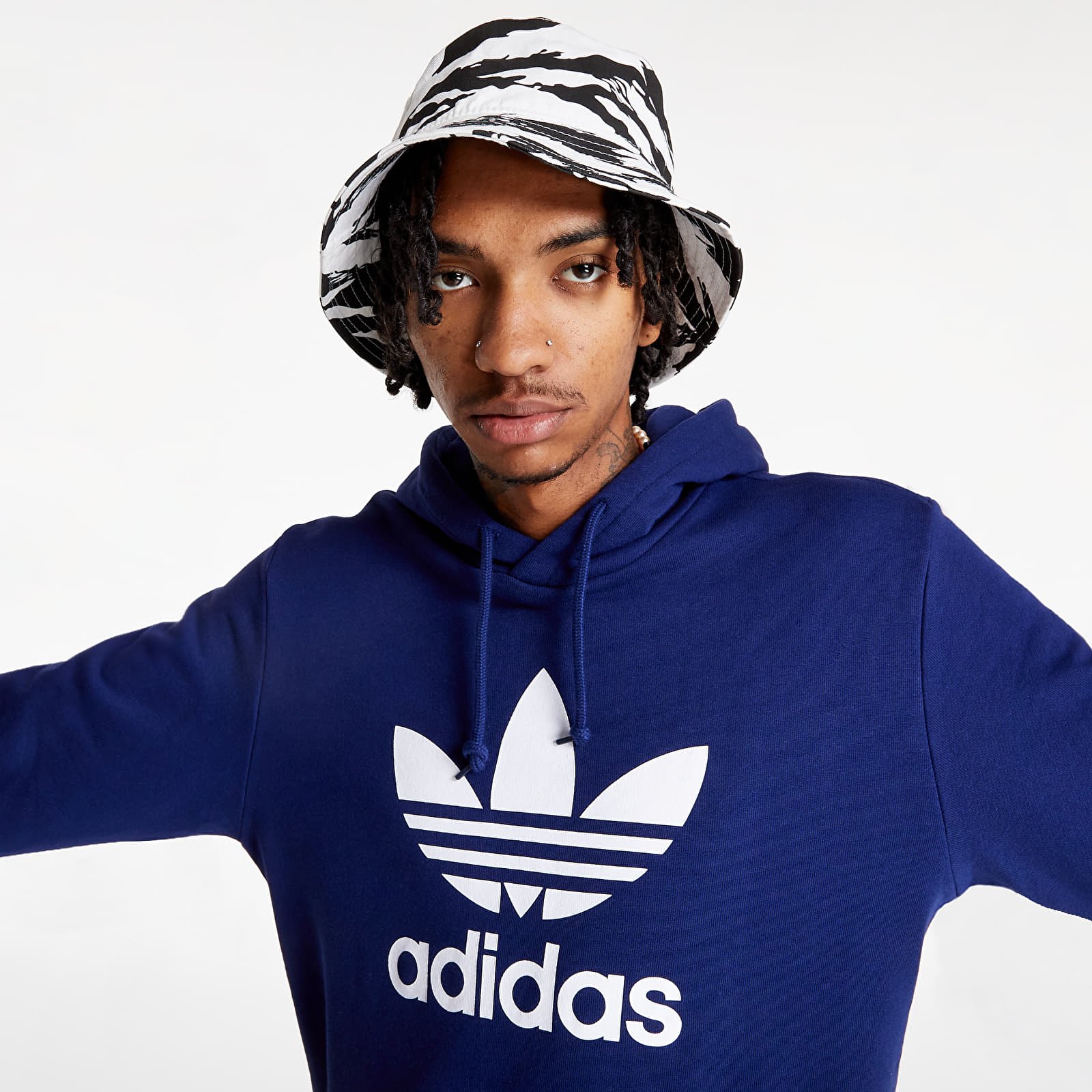 Sweatjacken und Sweatshirts adidas Trefoil Hoody Night Sky/ White