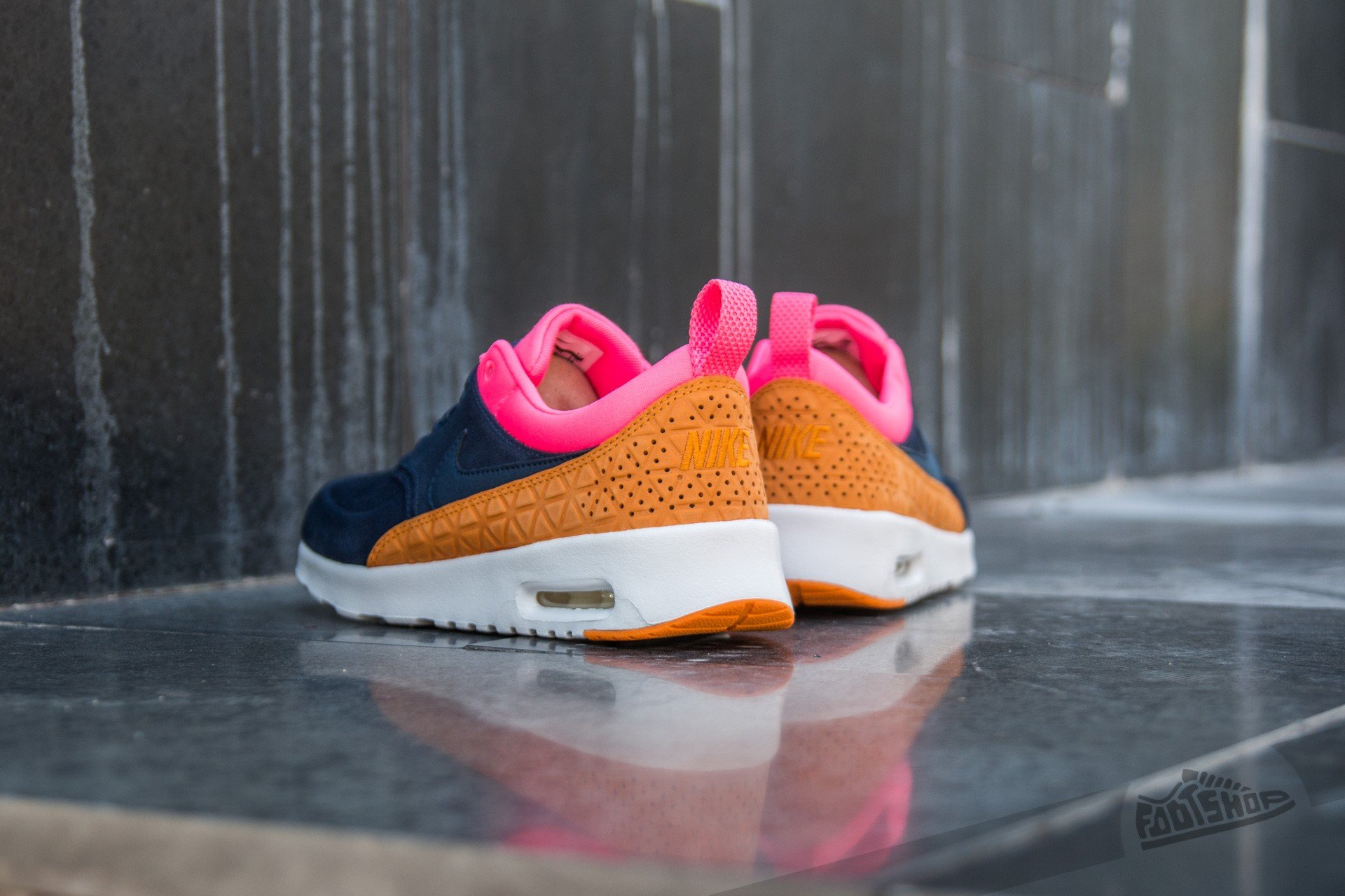 Scarpe donna Nike W Air Max Thea Premium Leather Obsidian/ Obsidian-Digital Pink-Sunset