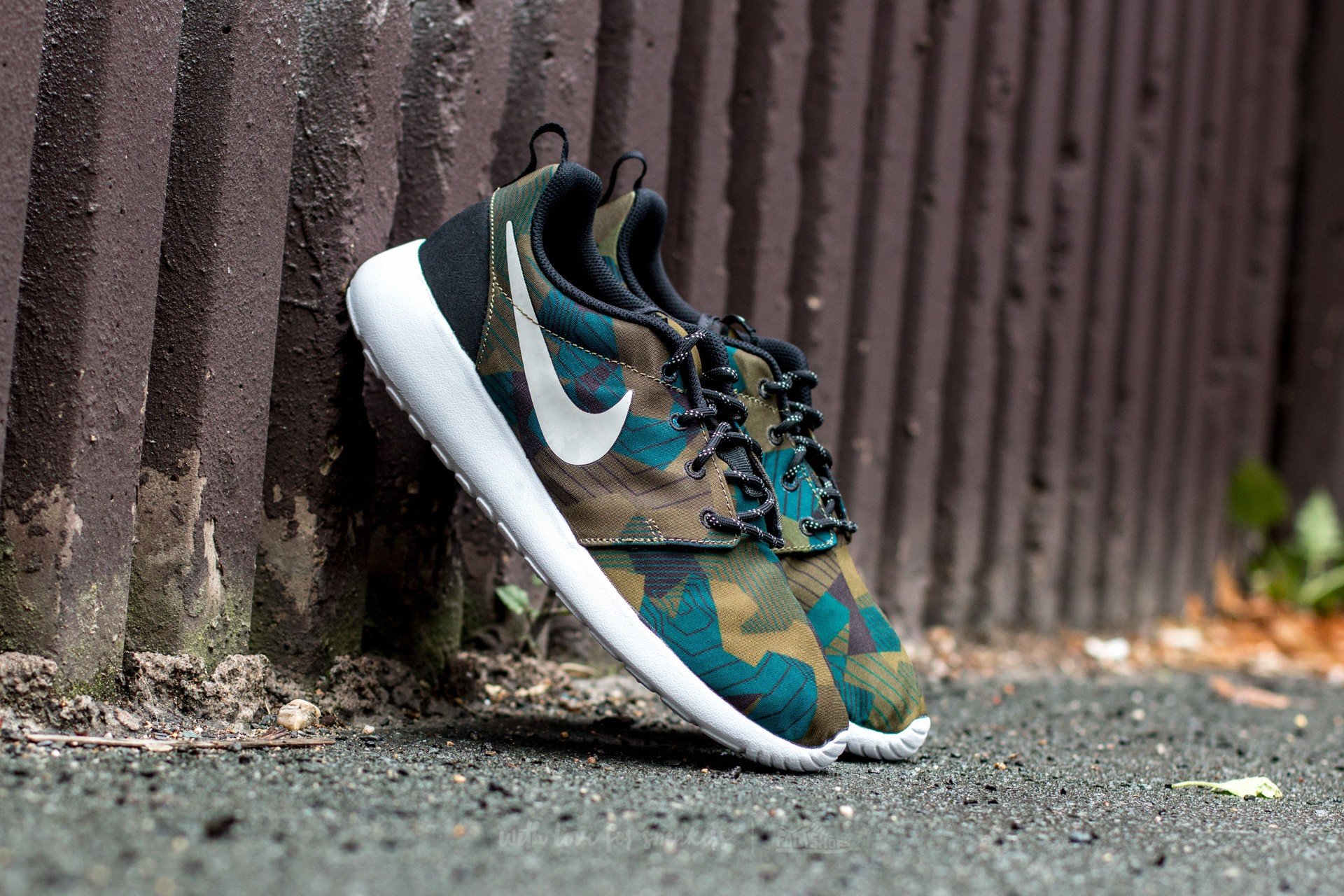 Men s shoes Nike Roshe One Print Cargo Khaki Light Bone White Footshop