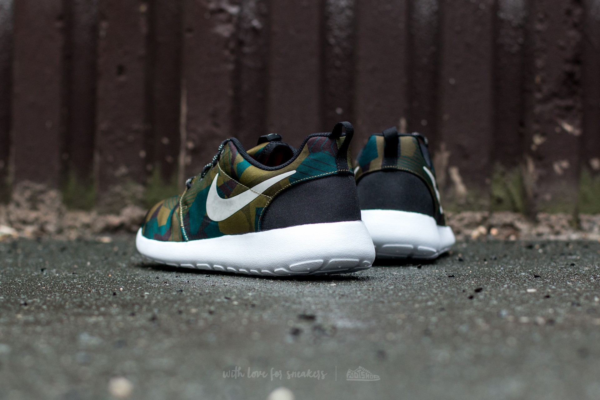 Nike roshe run noir et vert new arrivals