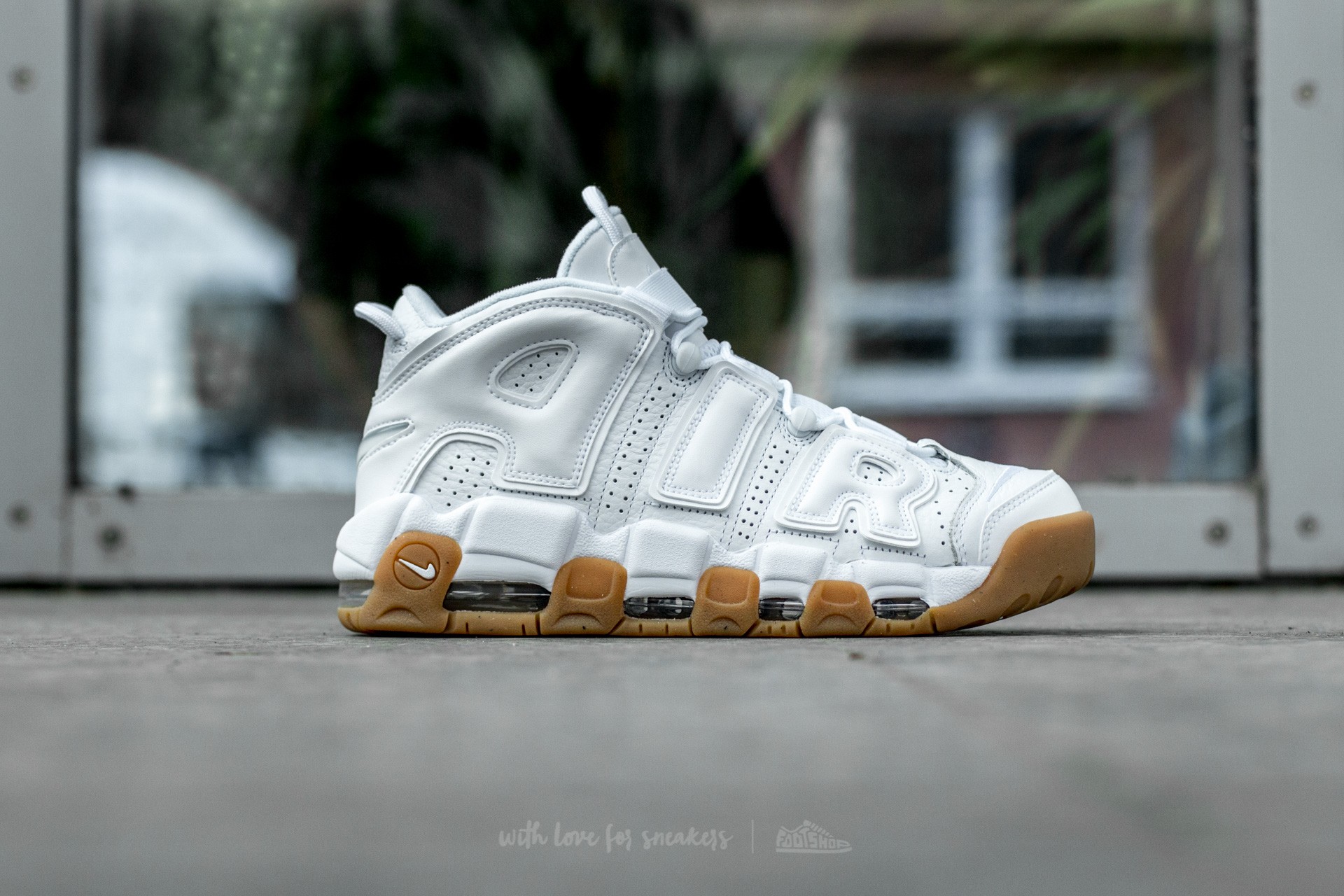 Încălțăminte și sneakerși pentru bărbați Nike Air More Uptempo White/ White-Bamboo Gym Light Brown