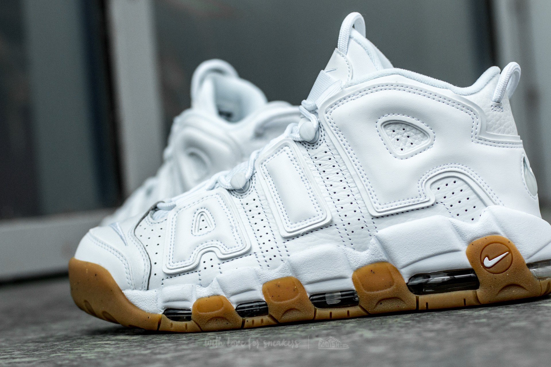 Încălțăminte și sneakerși pentru bărbați Nike Air More Uptempo White/ White-Bamboo Gym Light Brown