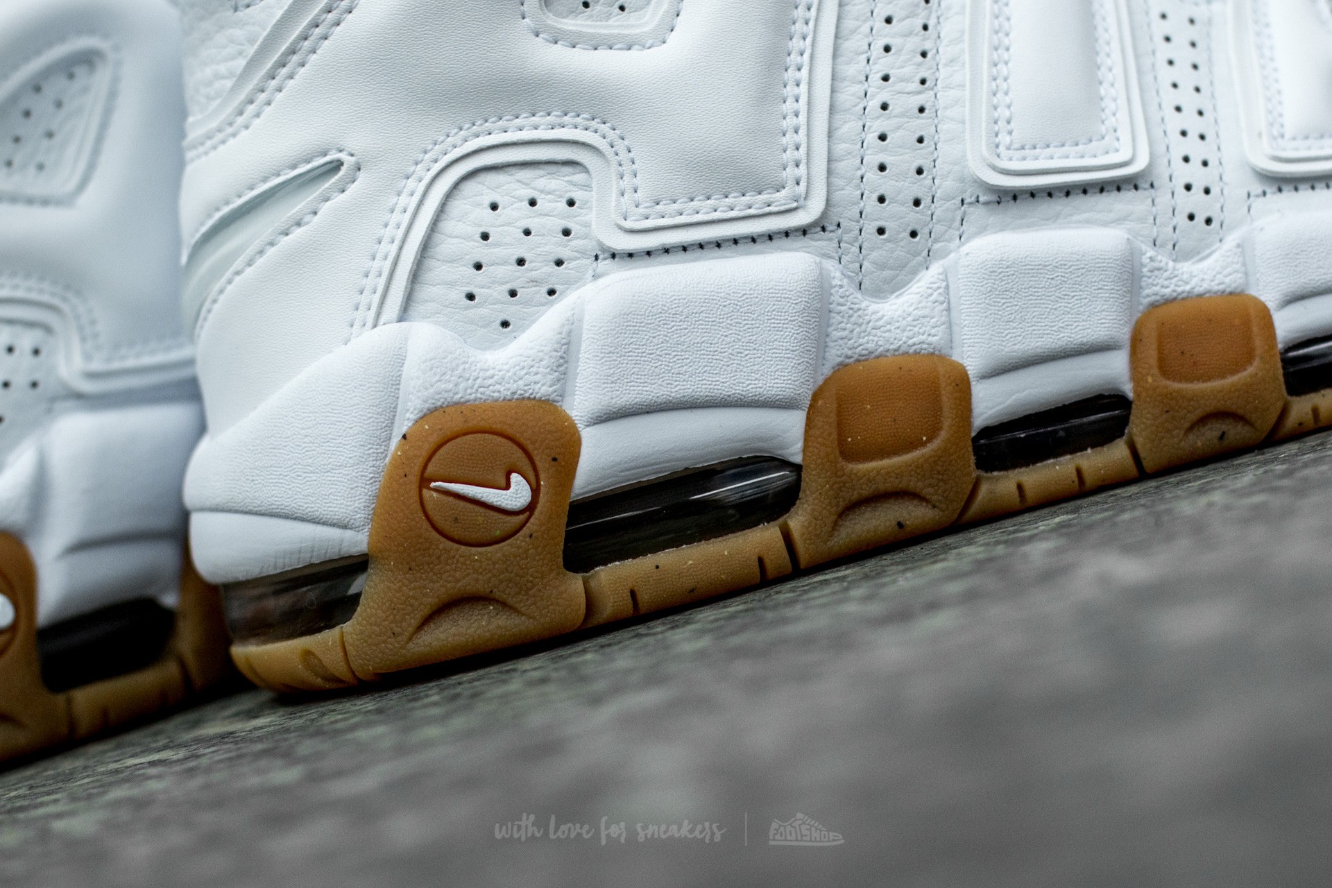 Încălțăminte și sneakerși pentru bărbați Nike Air More Uptempo White/ White-Bamboo Gym Light Brown