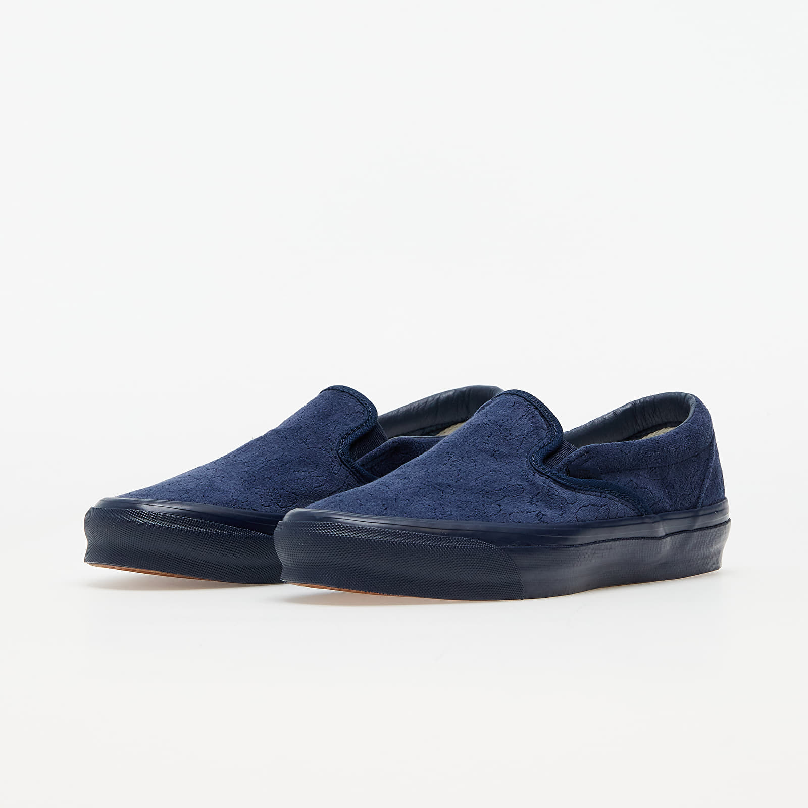 Vans blue 2024 velvet shoes