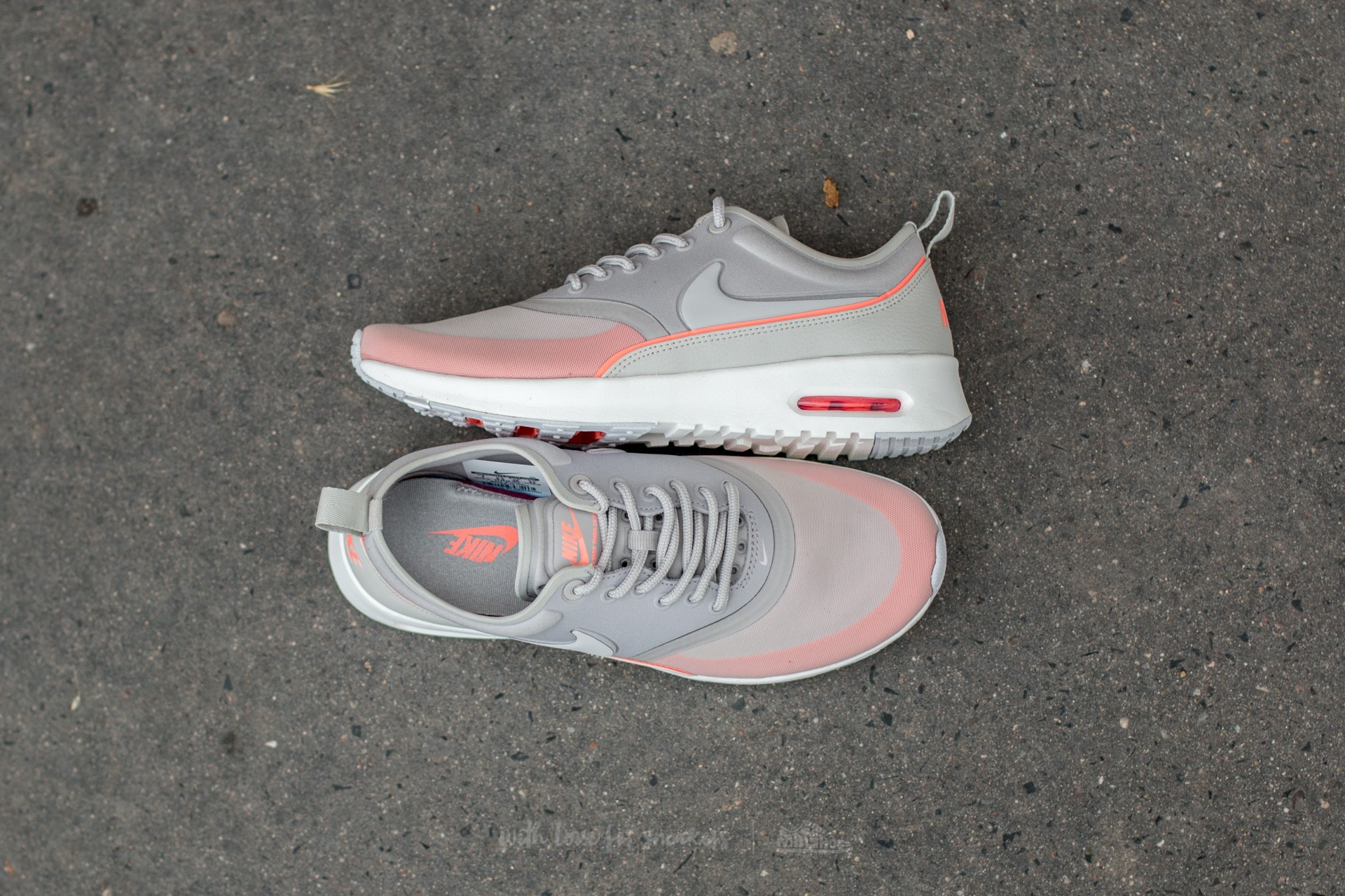 Nike air max shop thea grey and pink