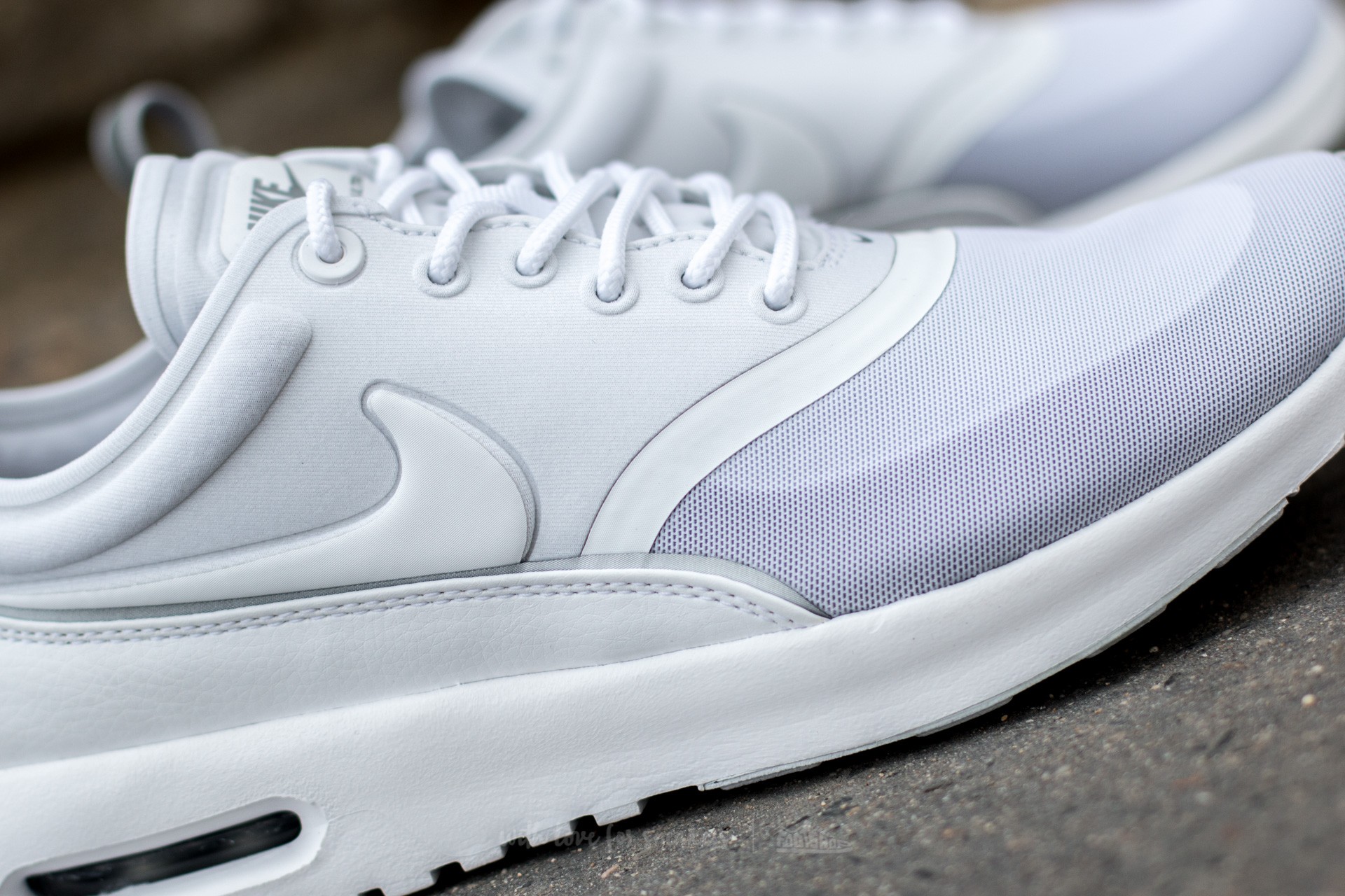 Nike air max thea silver metallic top