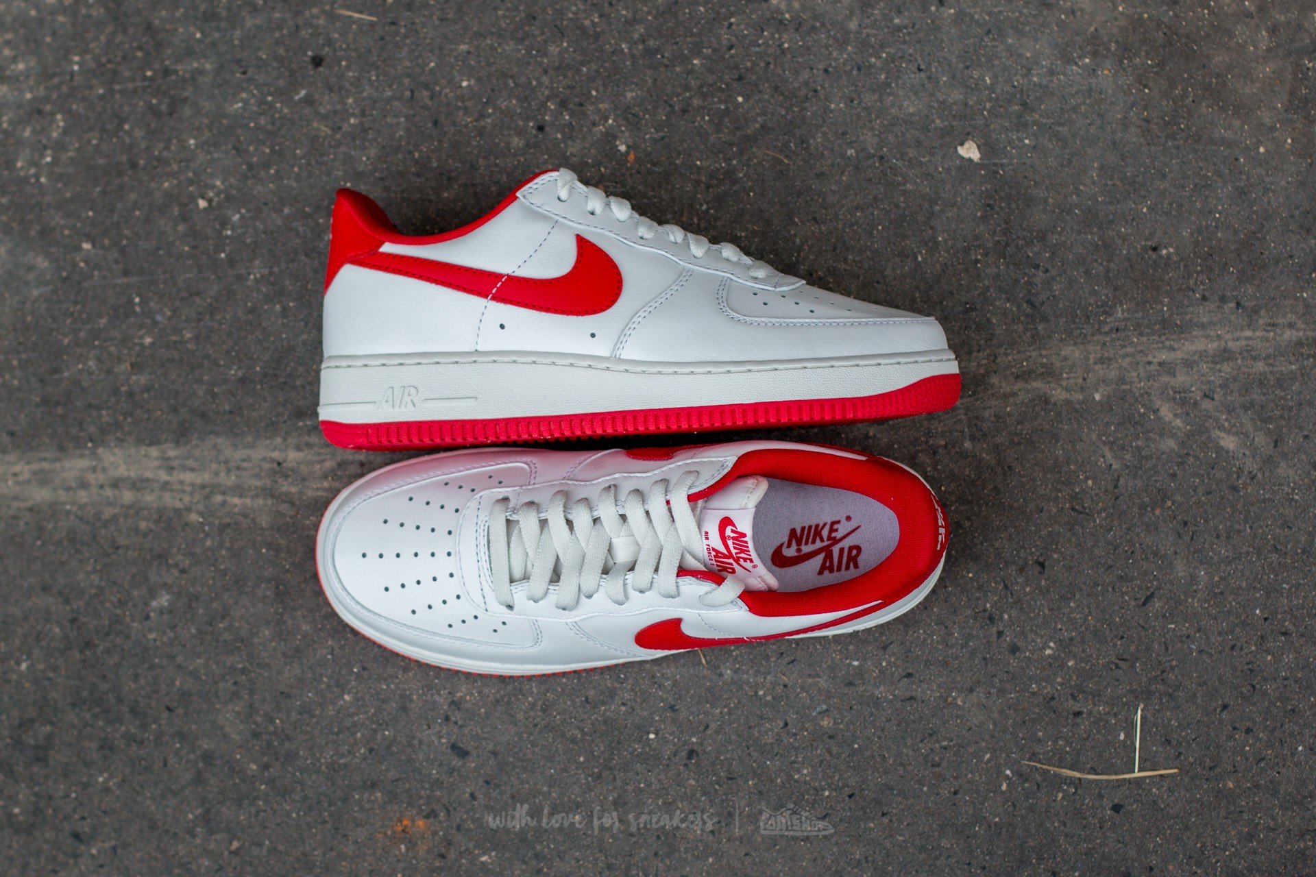 Air force 1 low retro summit white university red discount
