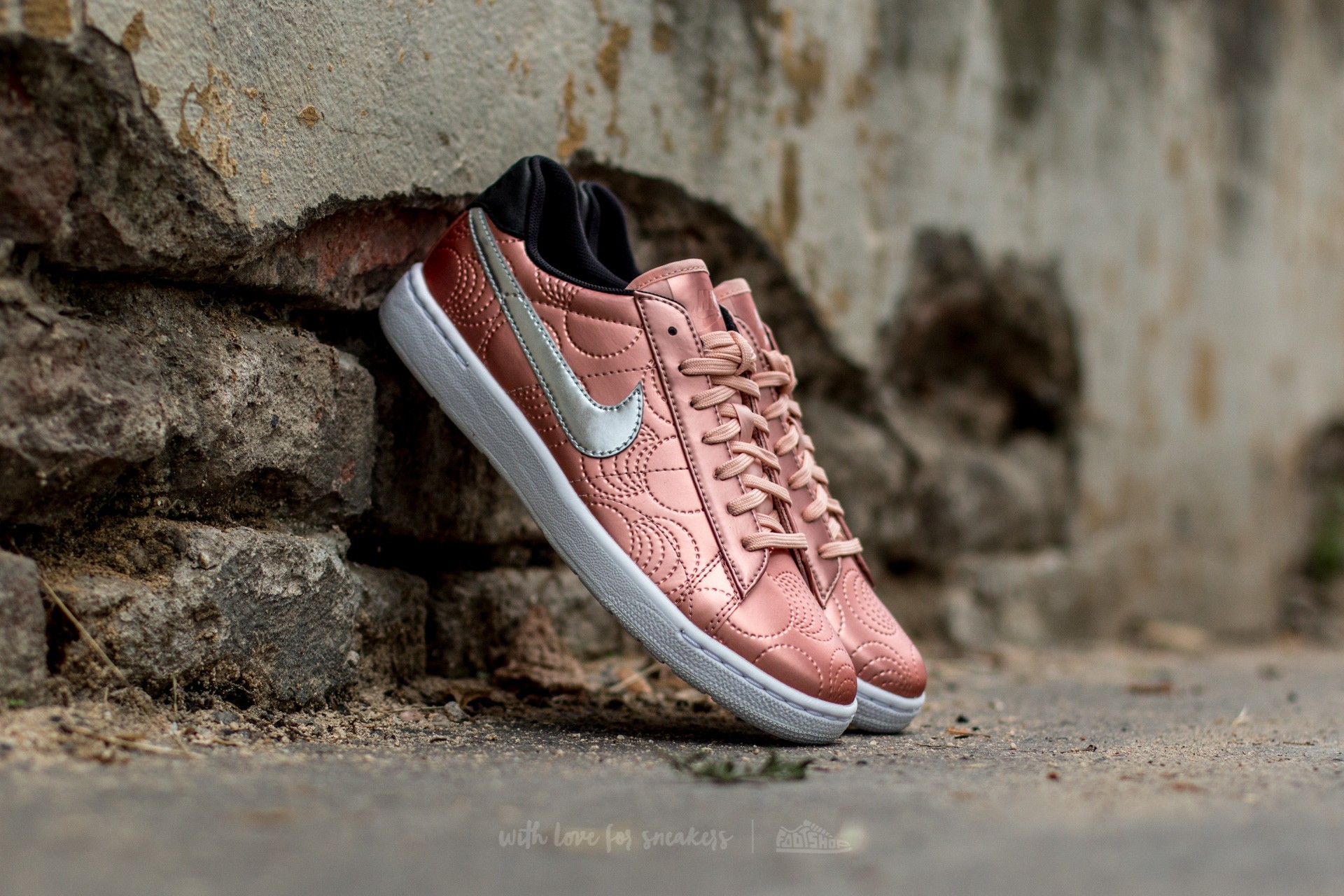 Frauen Nike Tennis Classic Ultra LOTC QS Metallic Rose Gold/ Metallic Silver-Arctic Or