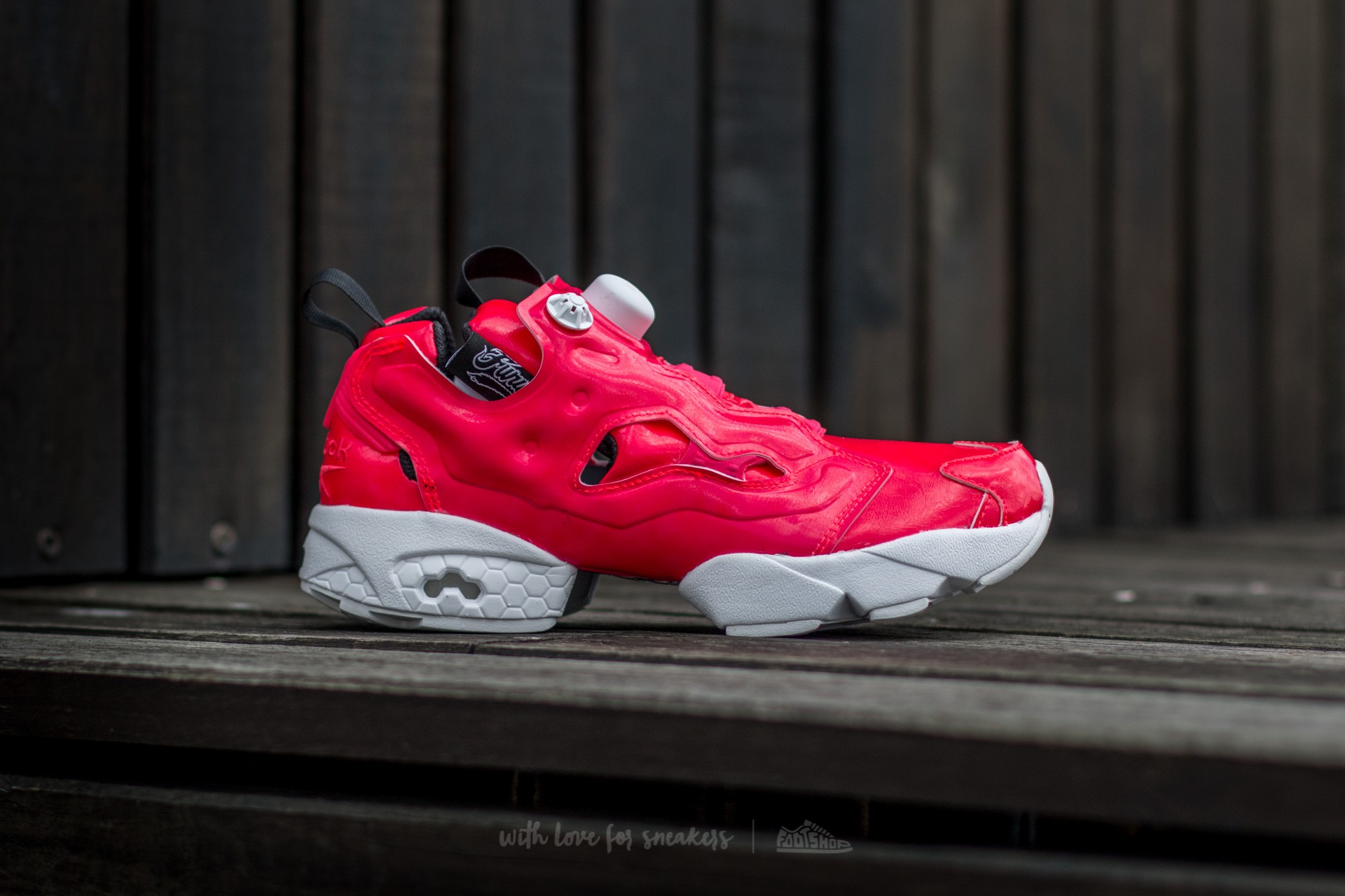 Reebok insta hotsell pump fury neon
