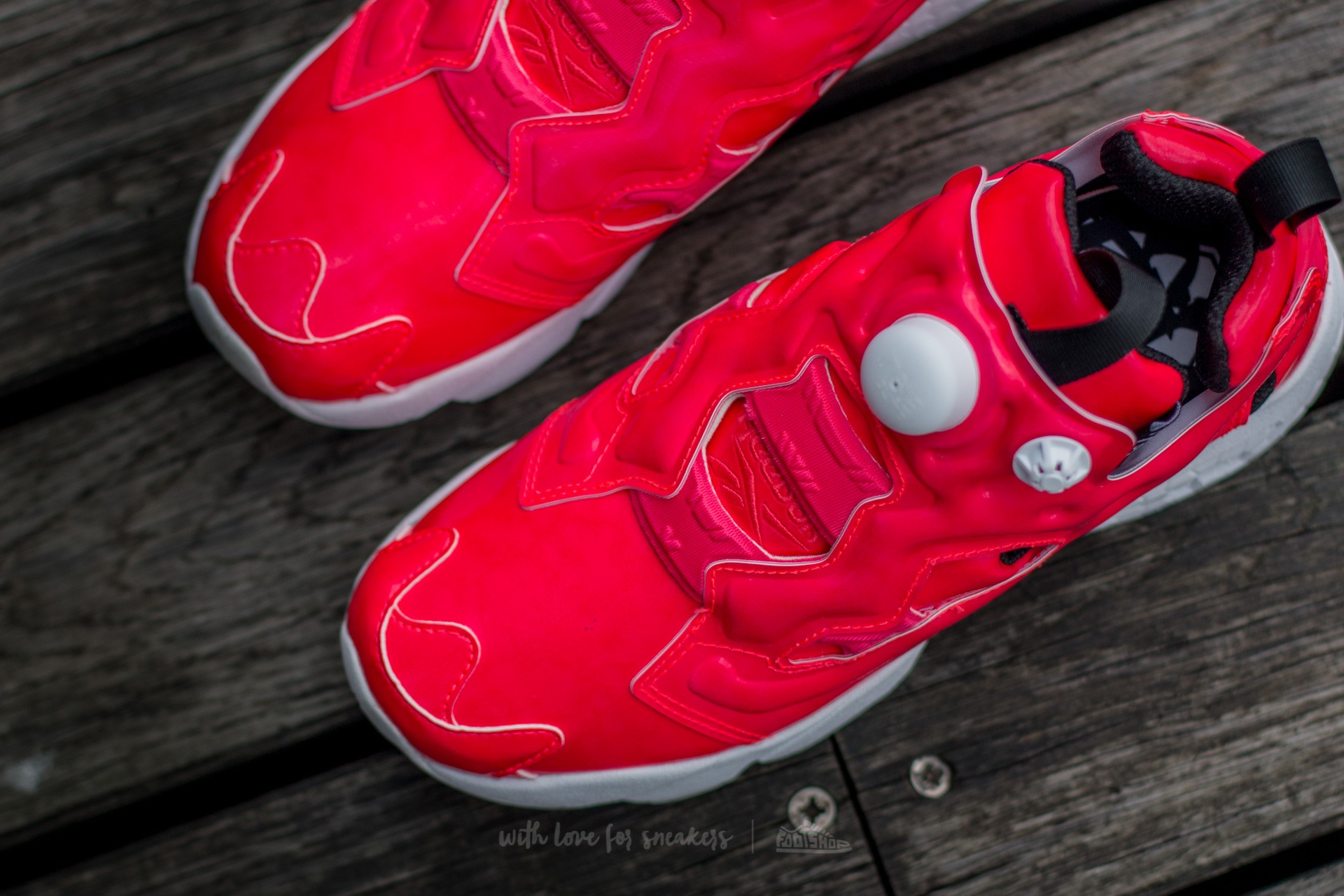 Reebok insta sale pump fury neon