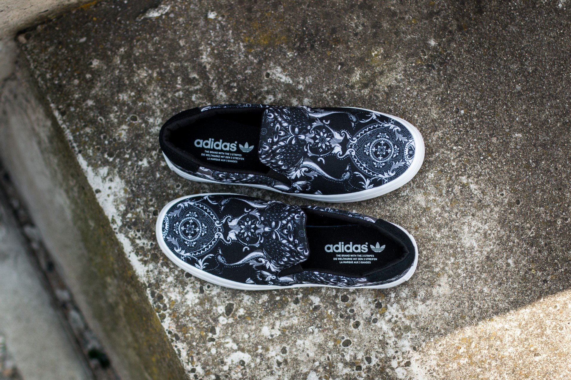 Chaussures et baskets femme adidas W Court Vantage Slip On Core Black/ Core Black/ Ftw White