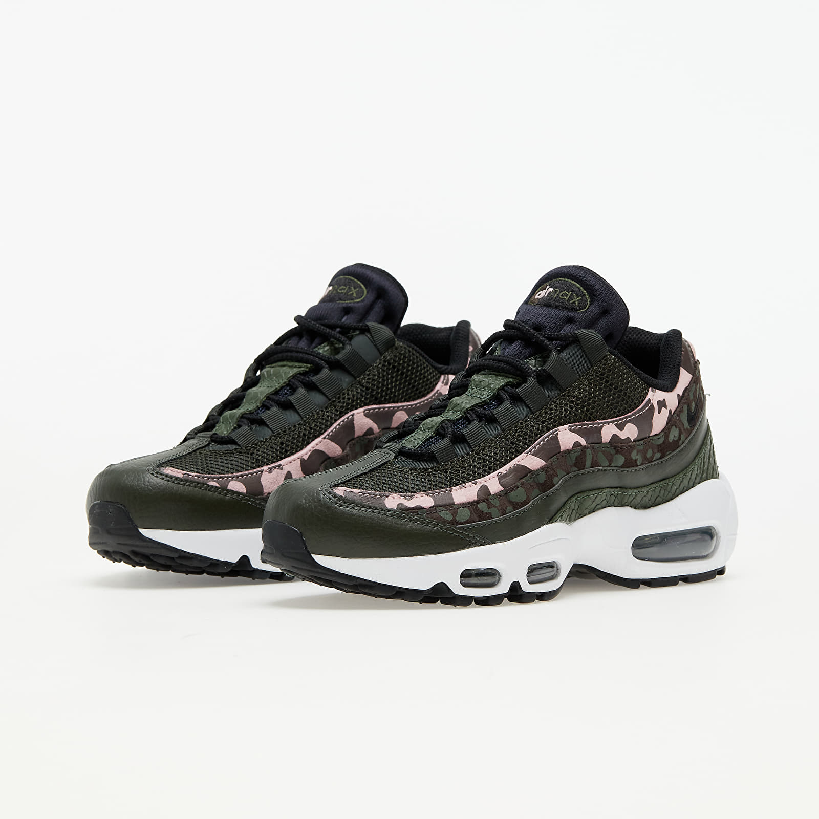 Black camo deals air max
