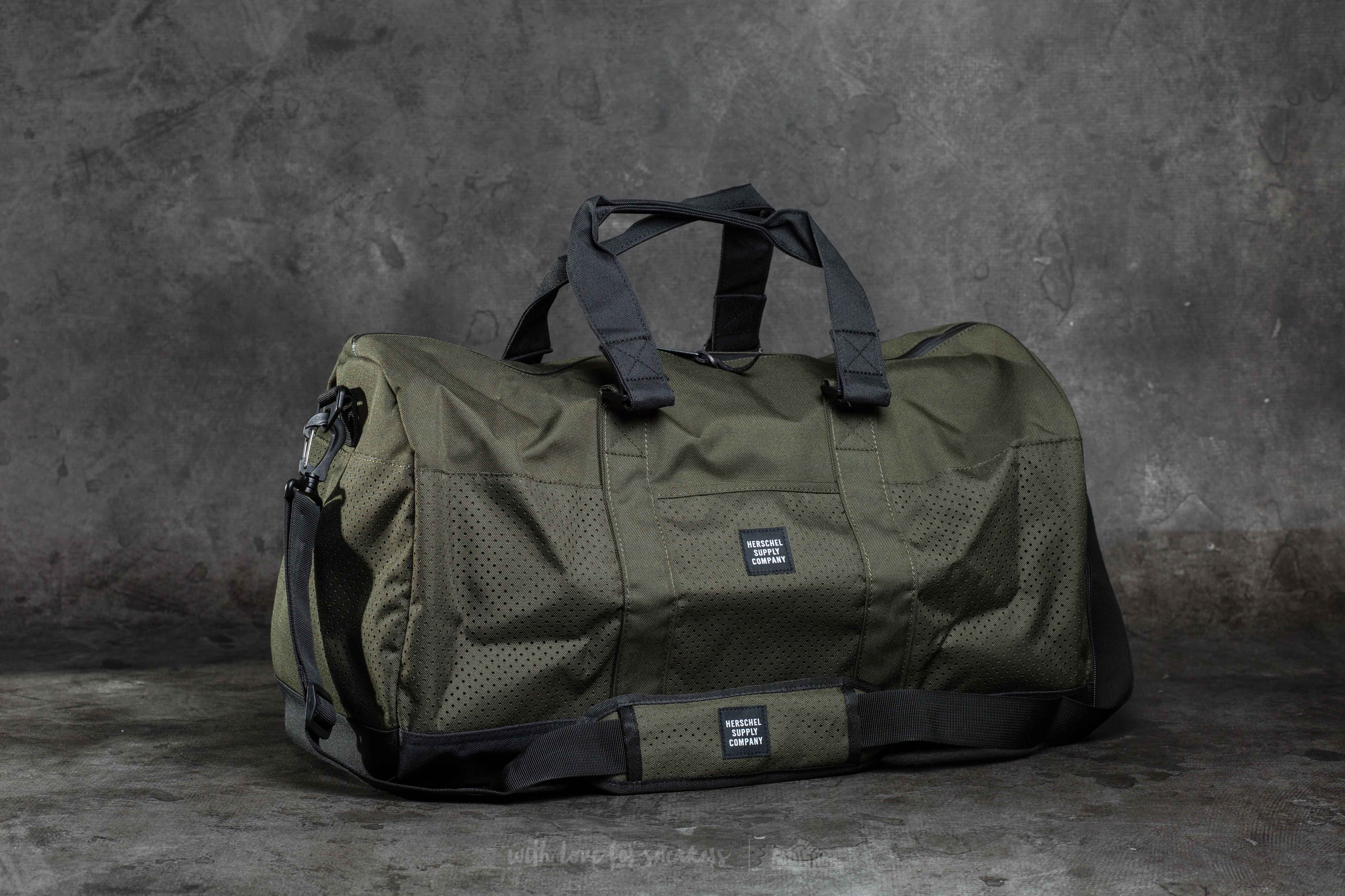Umhängetaschen Herschel Supply Co. Novel Duffle Forest Night/ Black