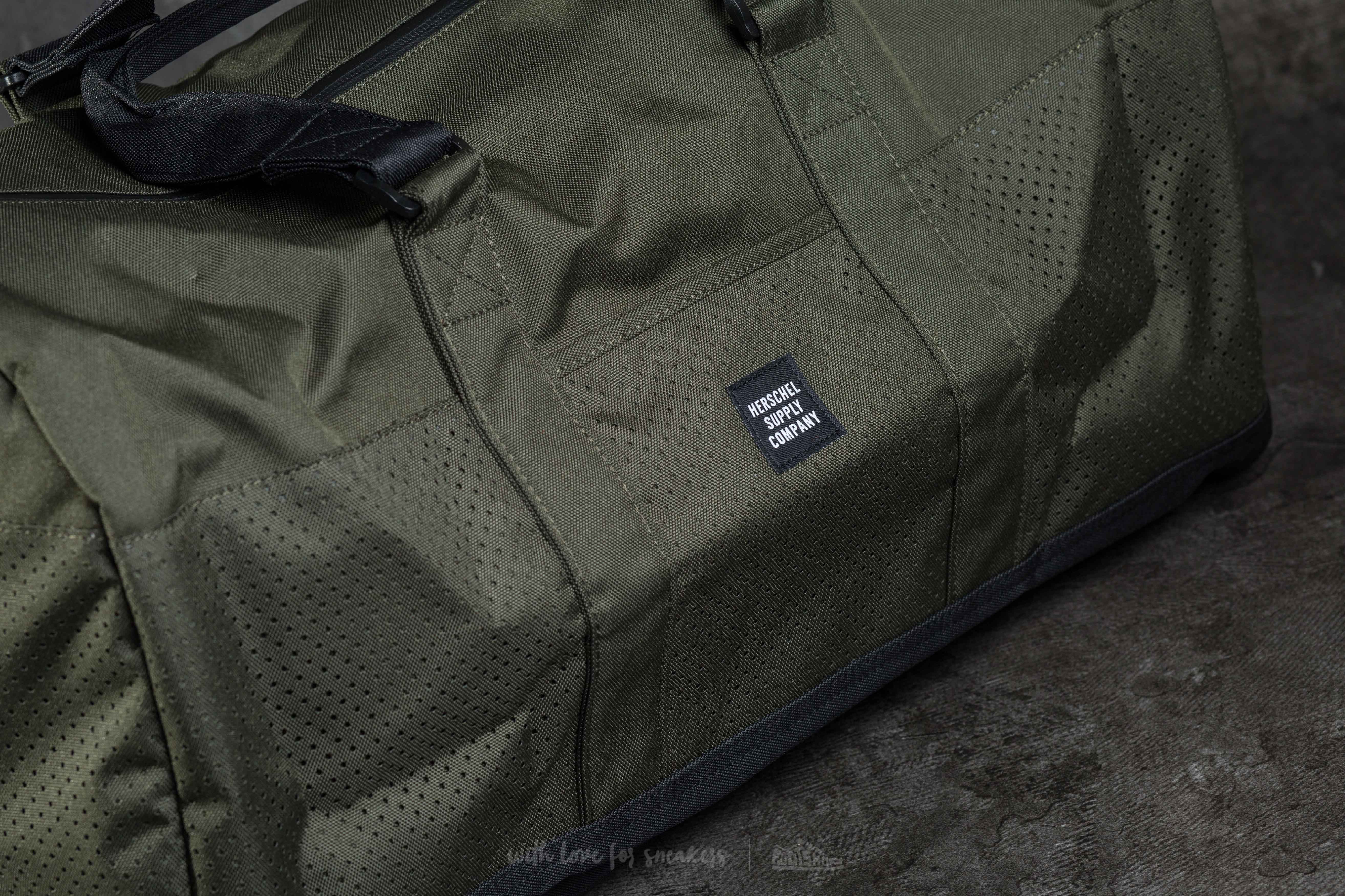 Umhängetaschen Herschel Supply Co. Novel Duffle Forest Night/ Black