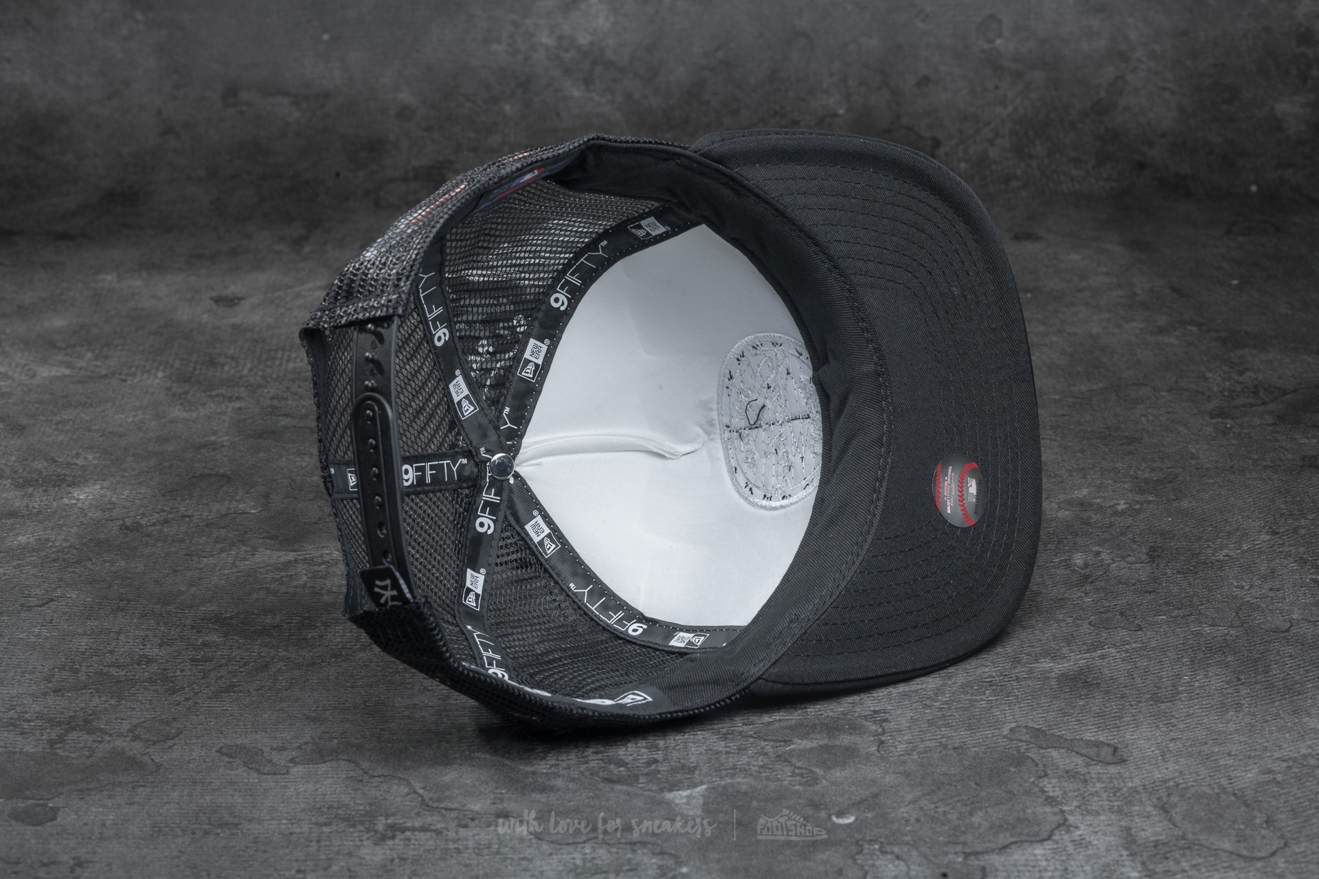 New Era Emblem Mesh White/ Black | Footshop