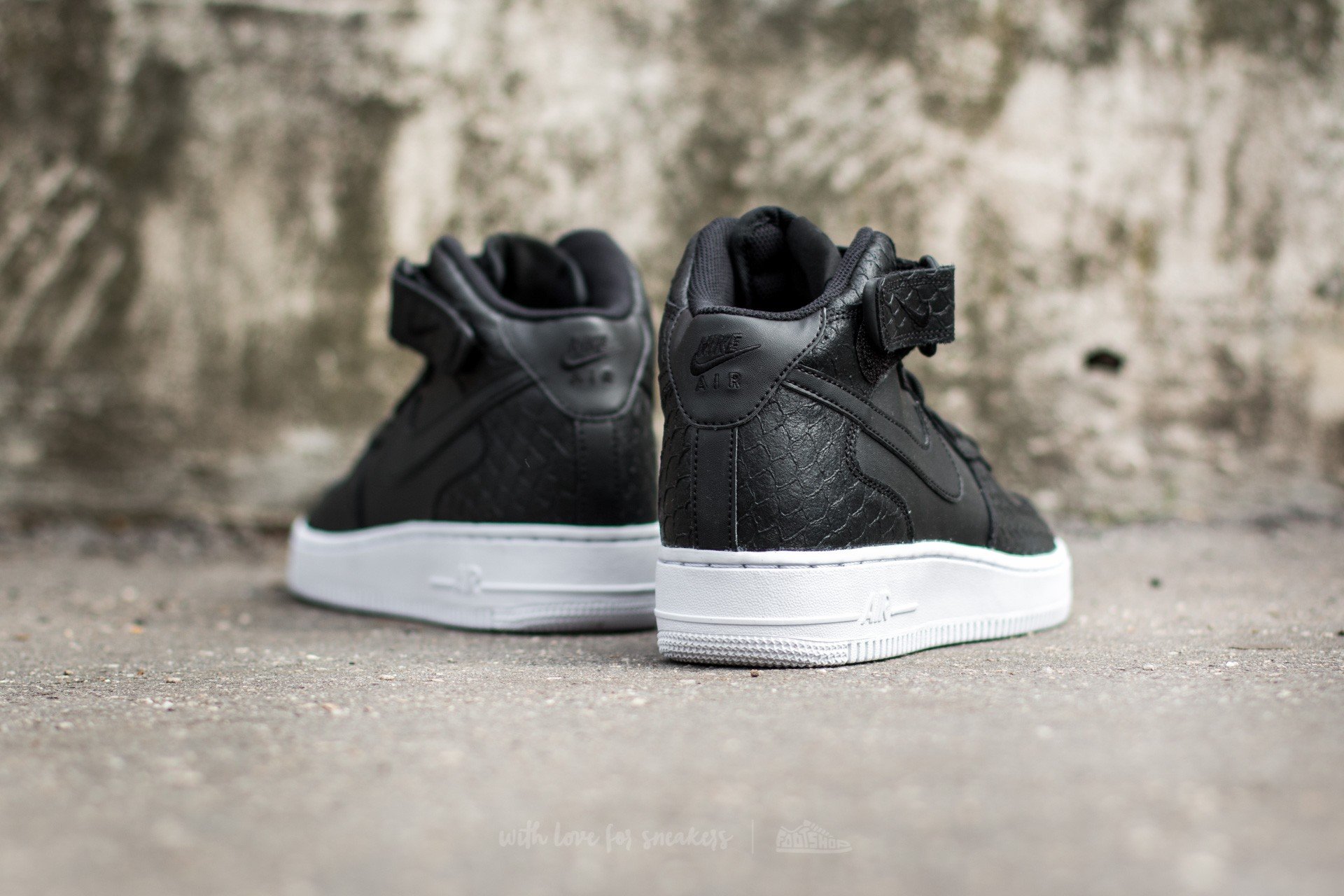 Încălțăminte și sneakerși pentru bărbați Nike Air Force 1 Mid ´07 Lv8 Black/Black/White